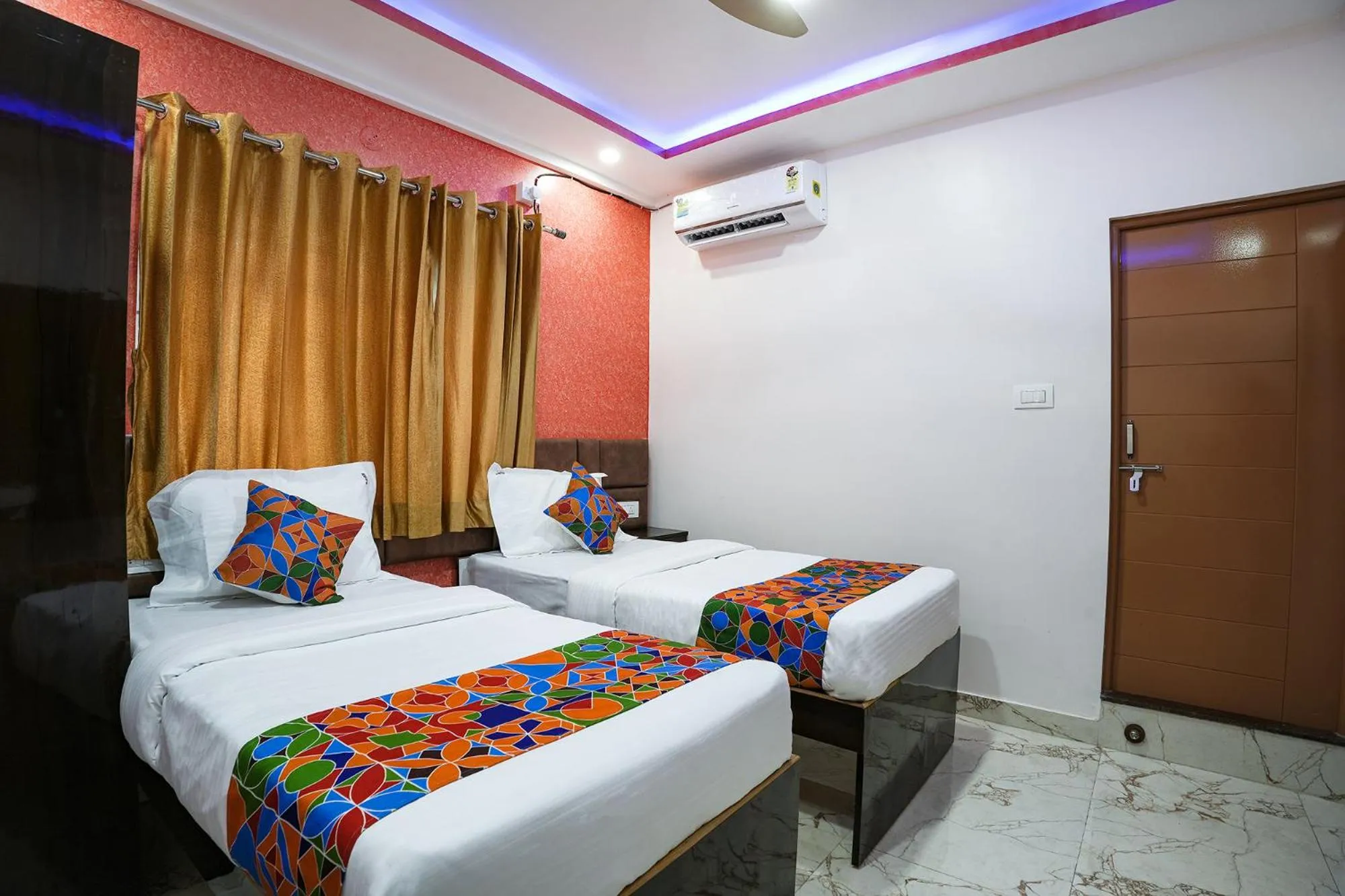 Bed in FabHotel A White Pearl Suites - Yelahanka