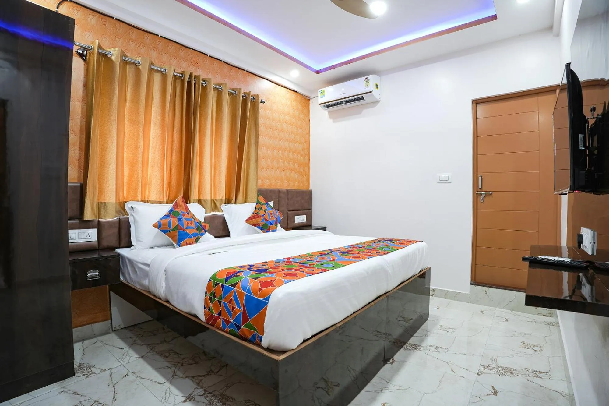 Bed in FabHotel A White Pearl Suites - Yelahanka