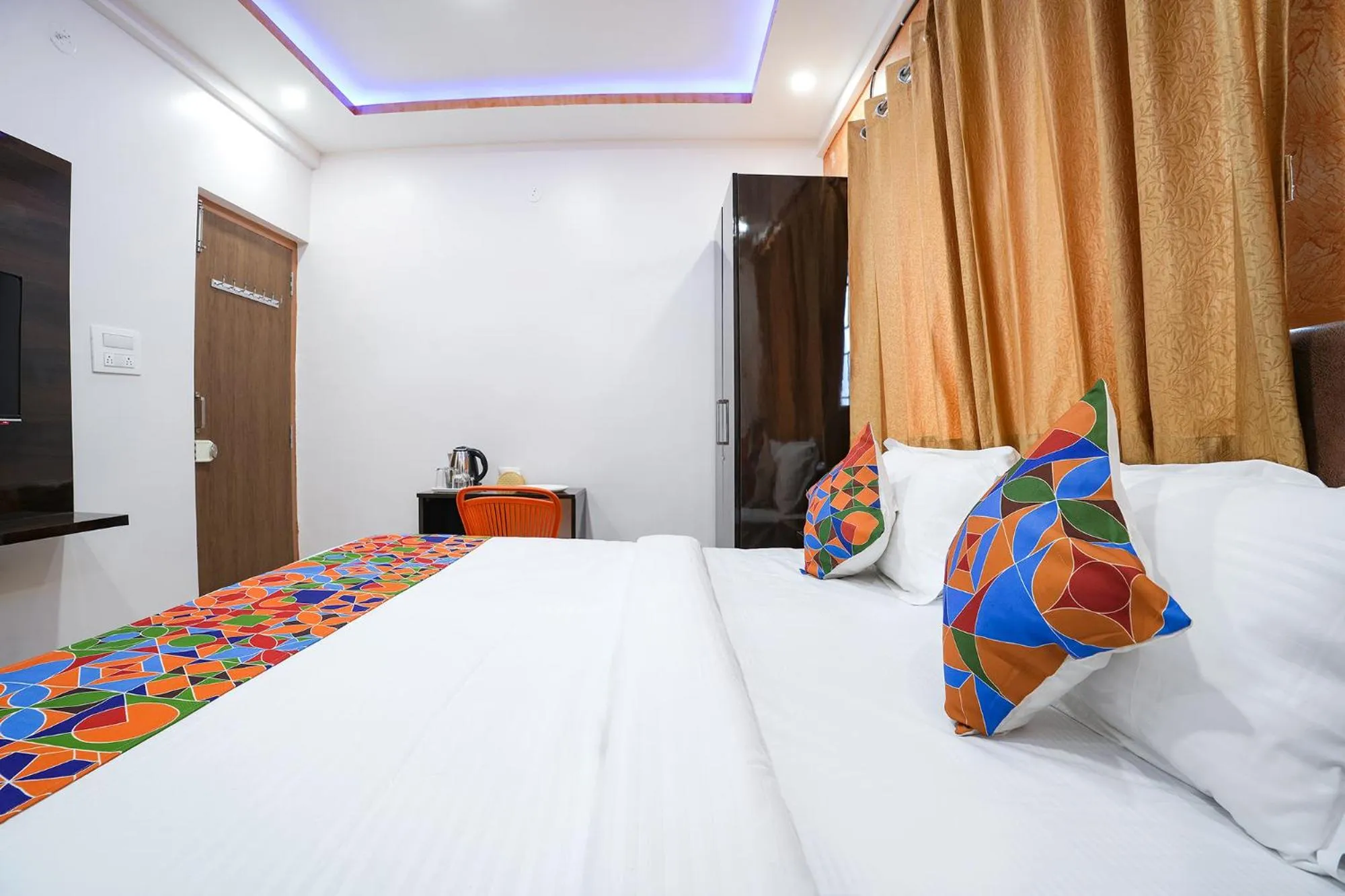 Bed in FabHotel A White Pearl Suites - Yelahanka