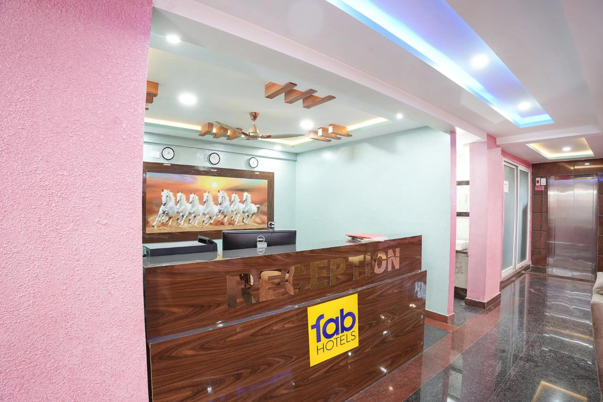 Lobby or reception in FabHotel A White Pearl Suites - Yelahanka