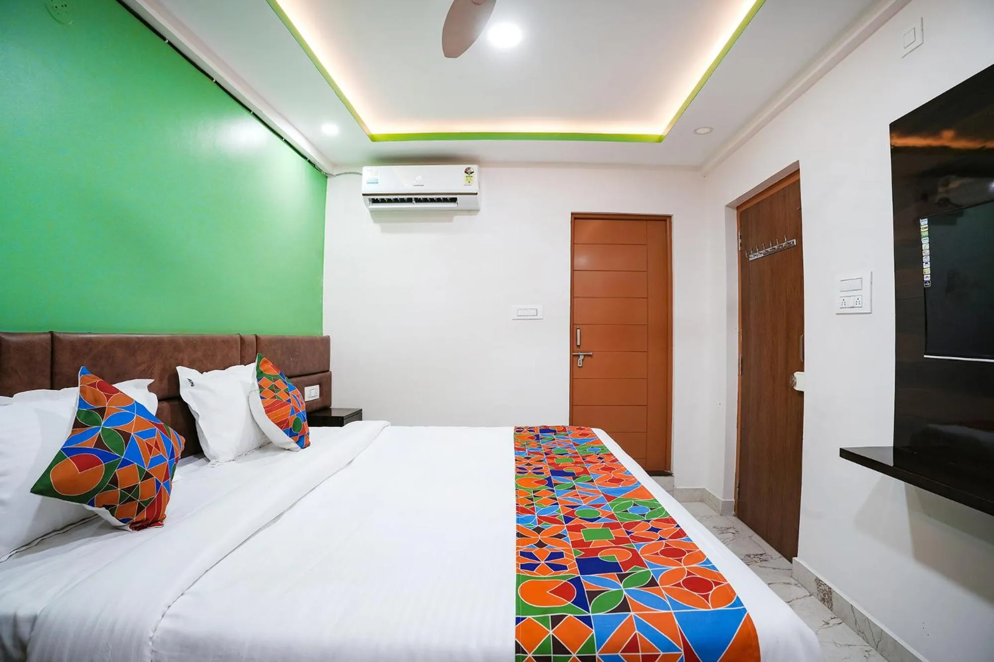 Bed in FabHotel A White Pearl Suites - Yelahanka