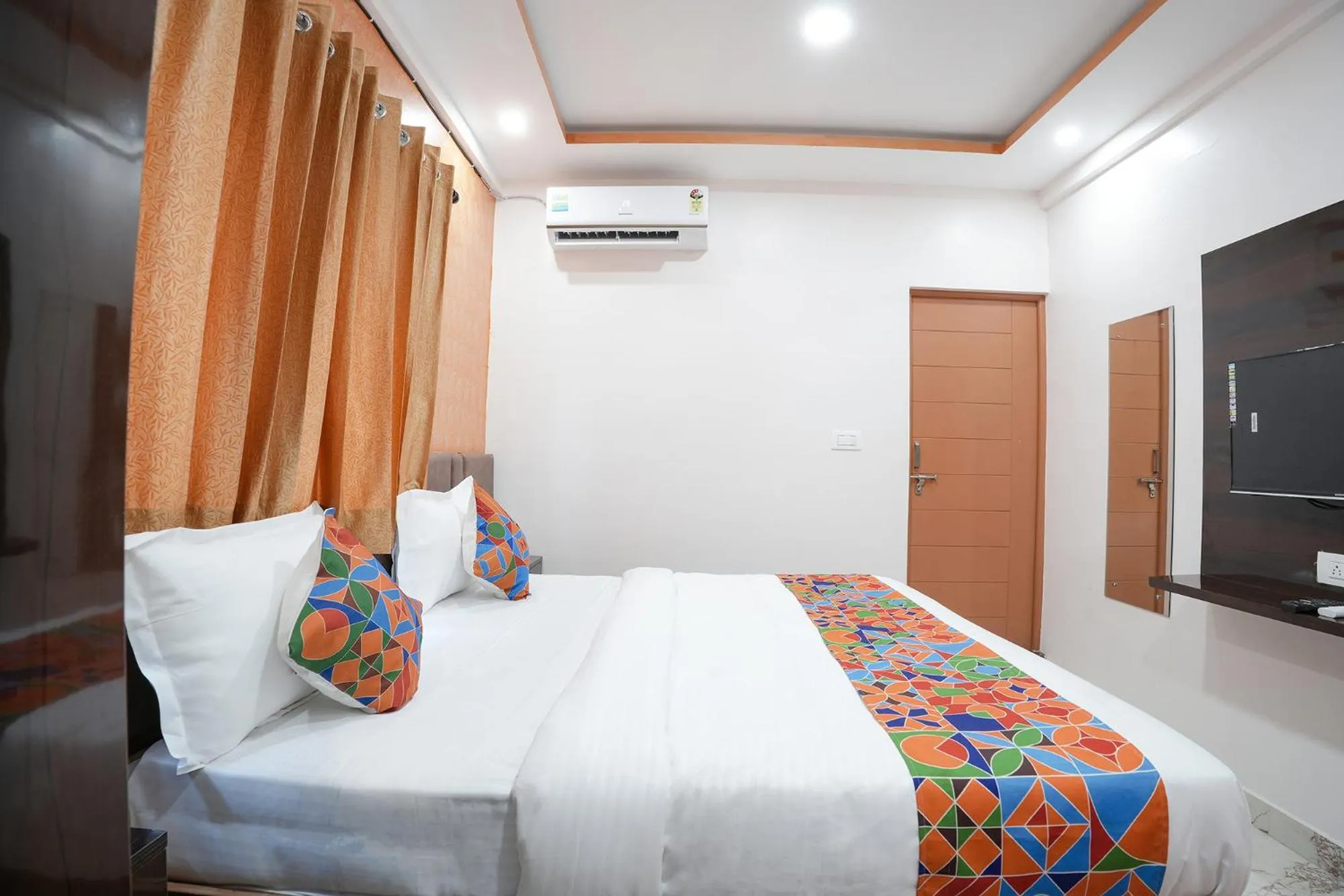 Bed in FabHotel A White Pearl Suites - Yelahanka