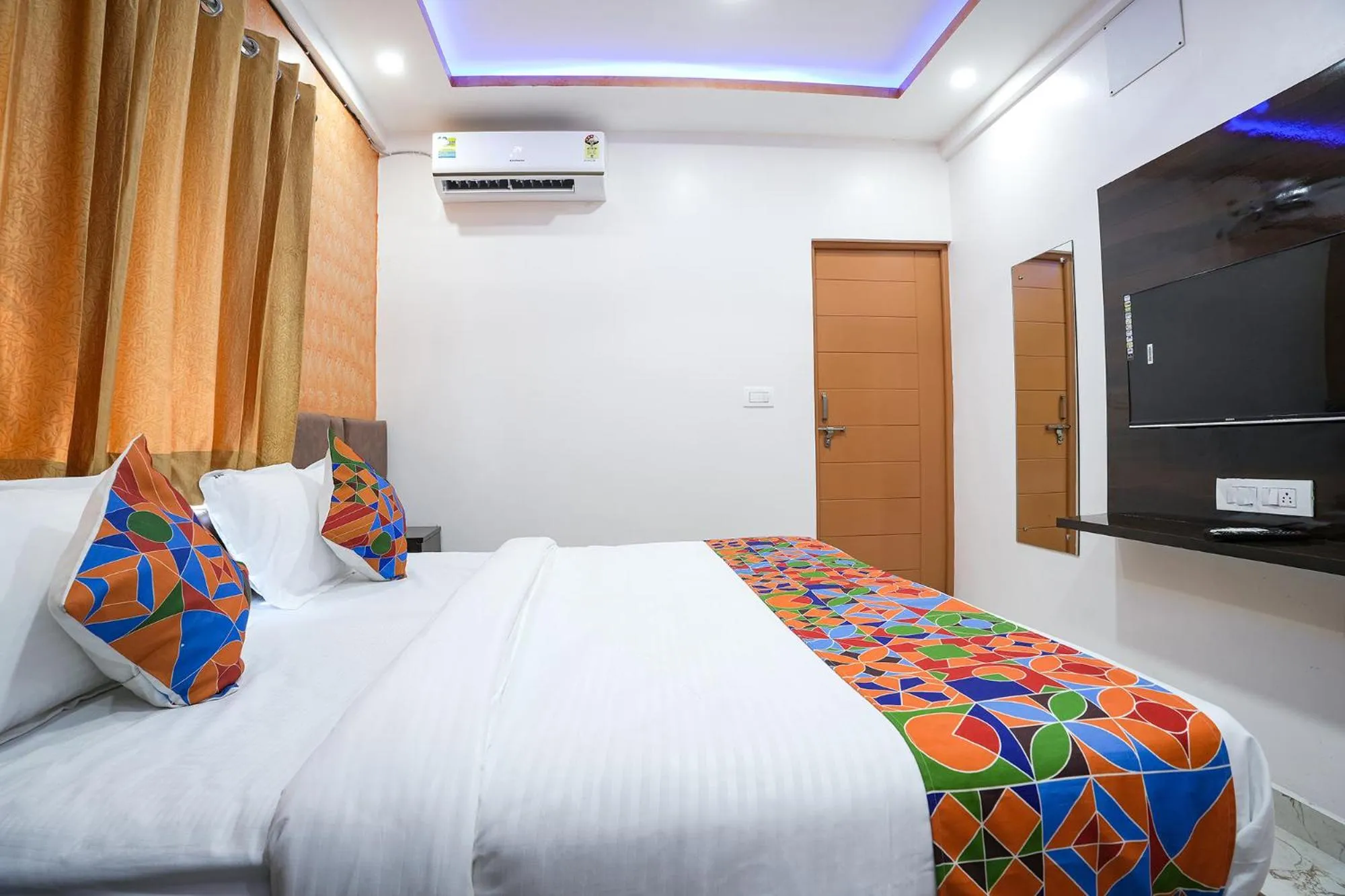 Bed in FabHotel A White Pearl Suites - Yelahanka