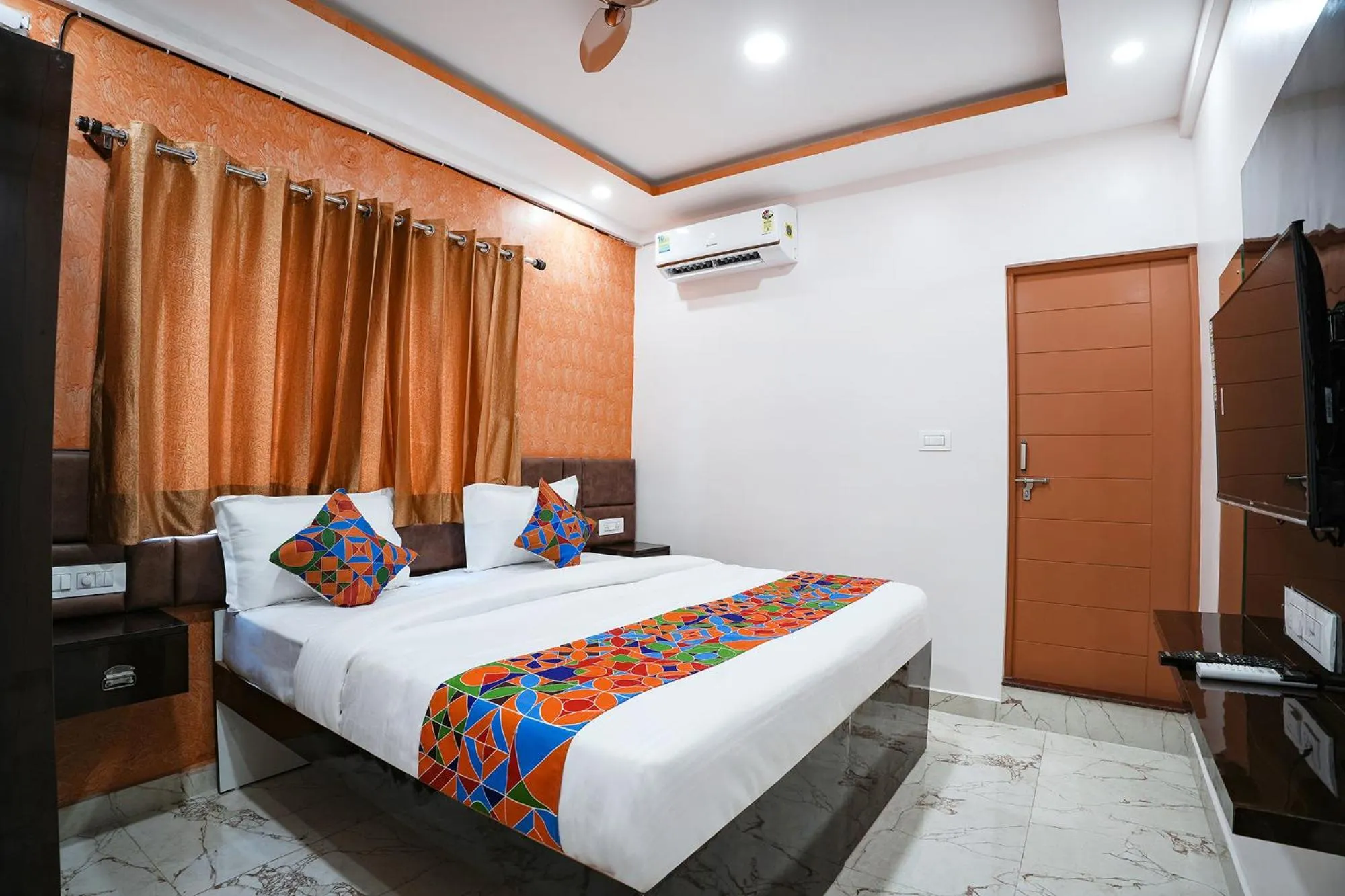 Bed in FabHotel A White Pearl Suites - Yelahanka