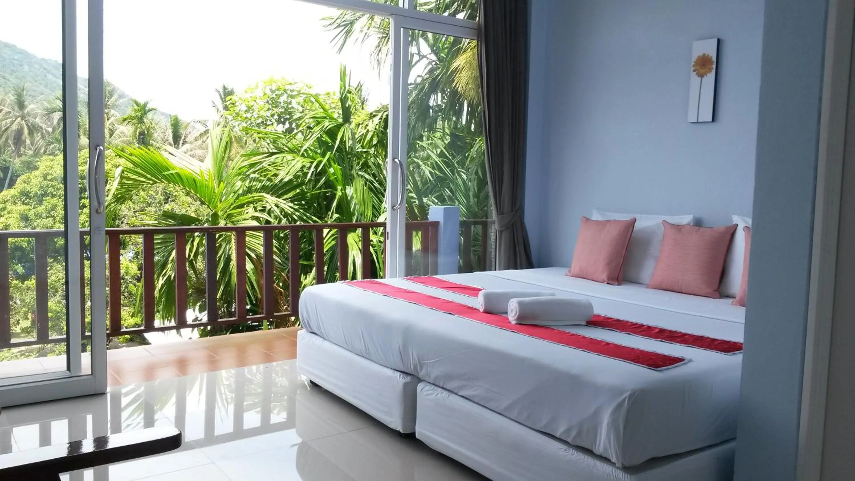 Photo of the whole room, Bed in Hotel Rung Phangan