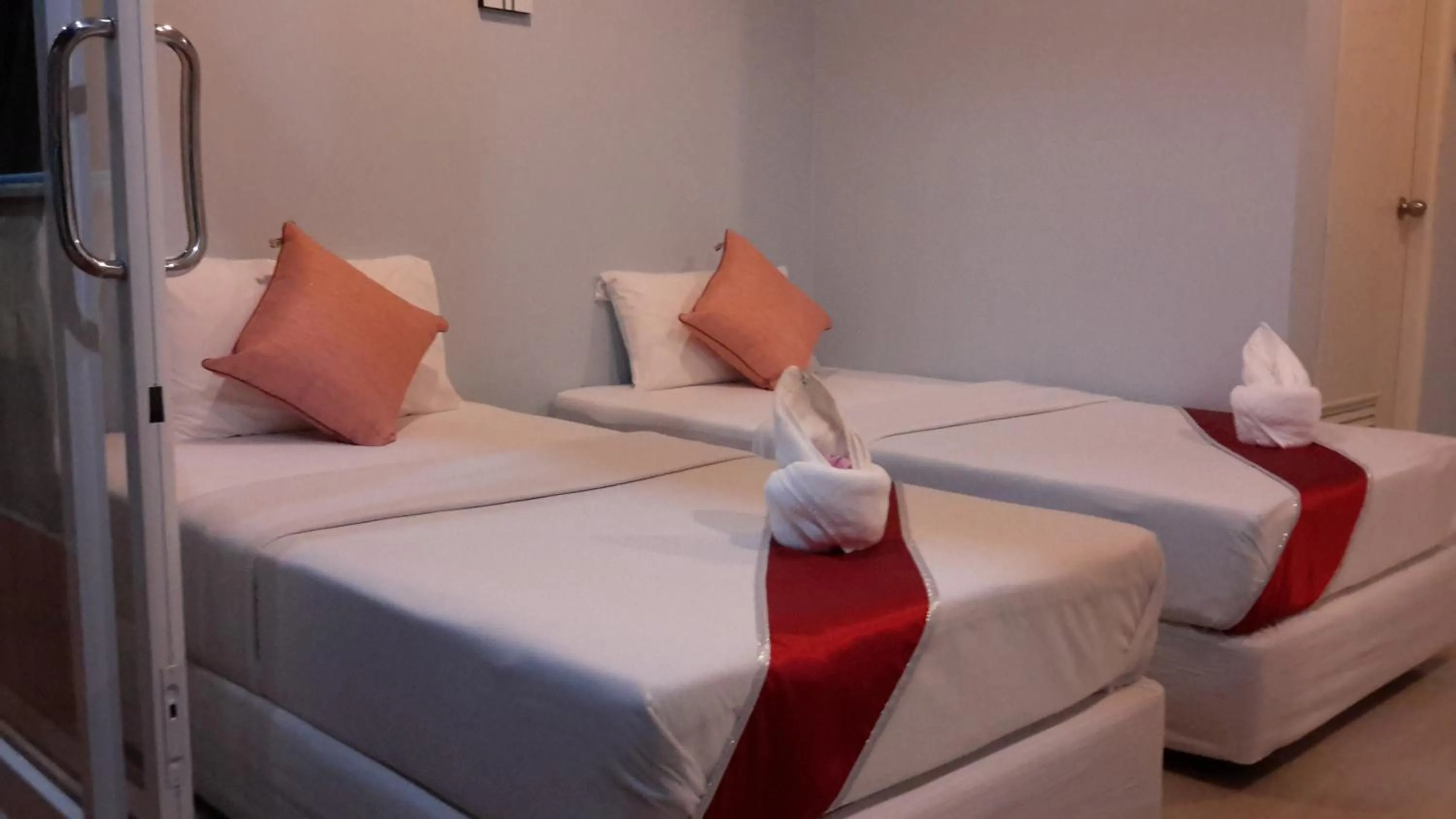 Bed in Hotel Rung Phangan