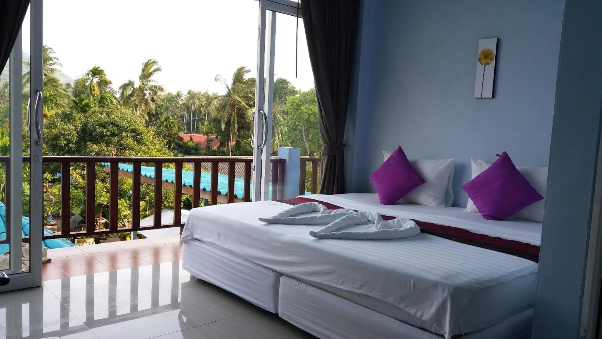 Patio, Bed in Hotel Rung Phangan