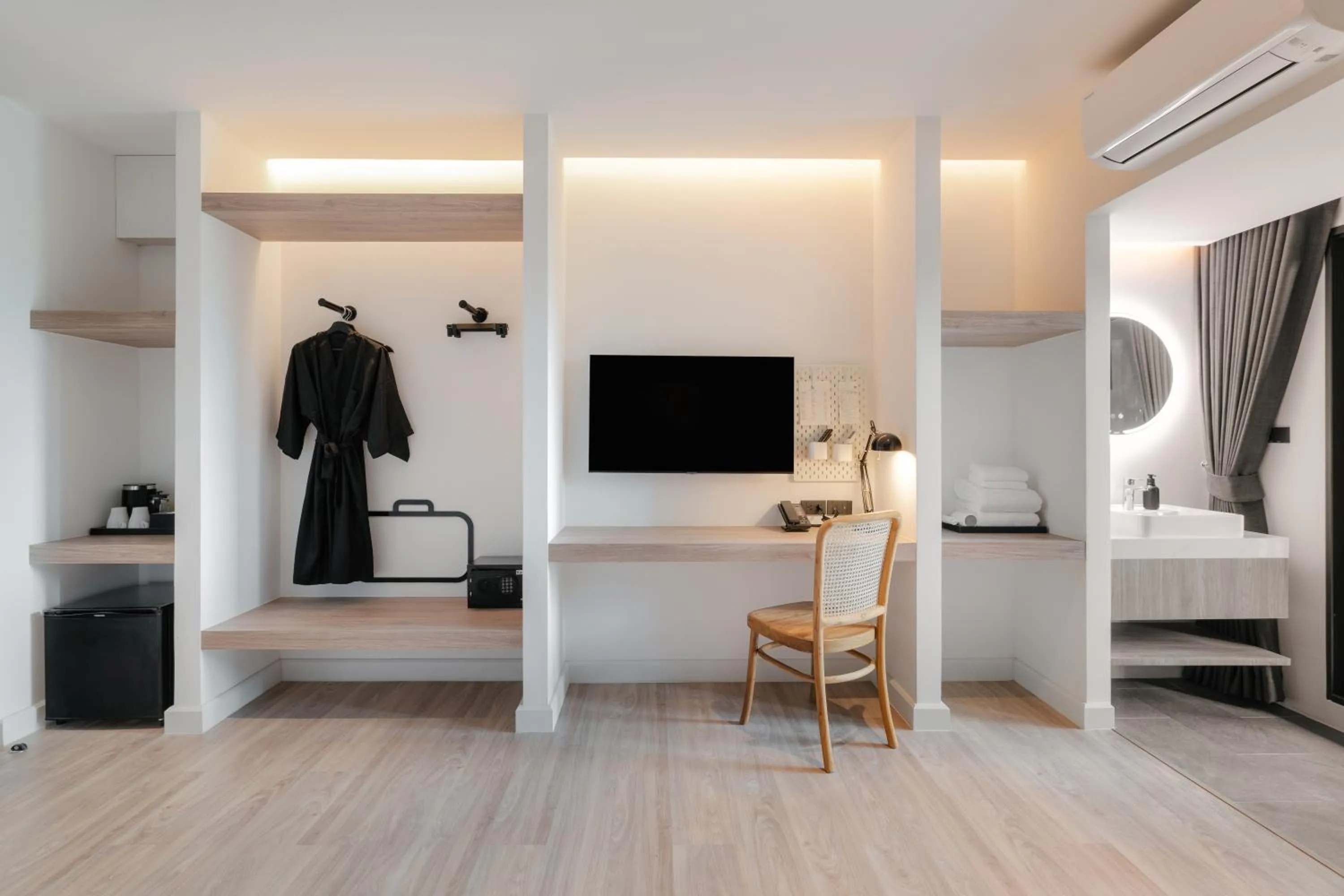 Photo of the whole room, Bed in Blu Monkey Hub and Hotel Laguna, Bangtao Phuket