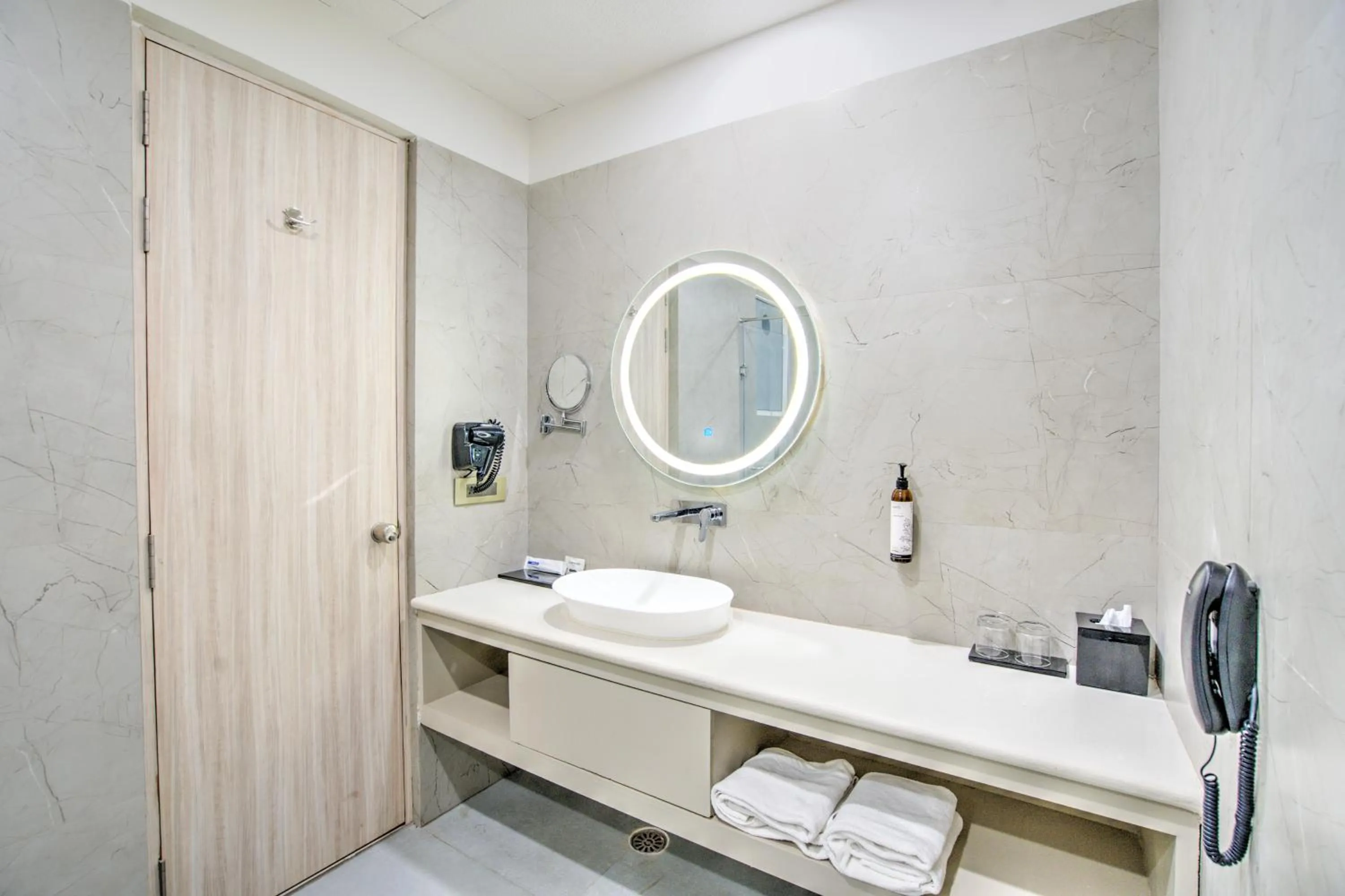 Clubhouse Hotel by CheckIn Ayodhya
