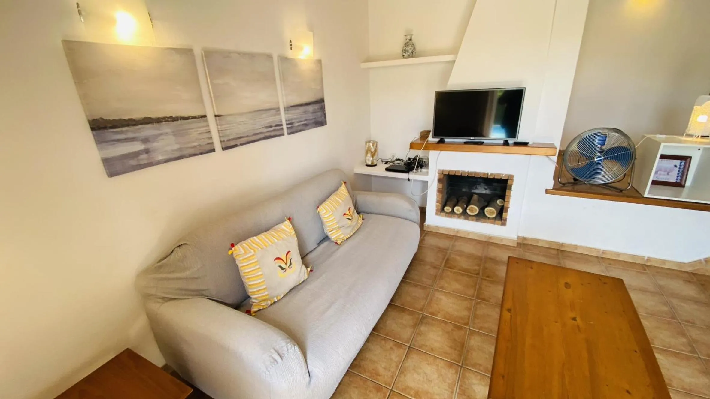 Communal lounge/ TV room in Villa Cristina