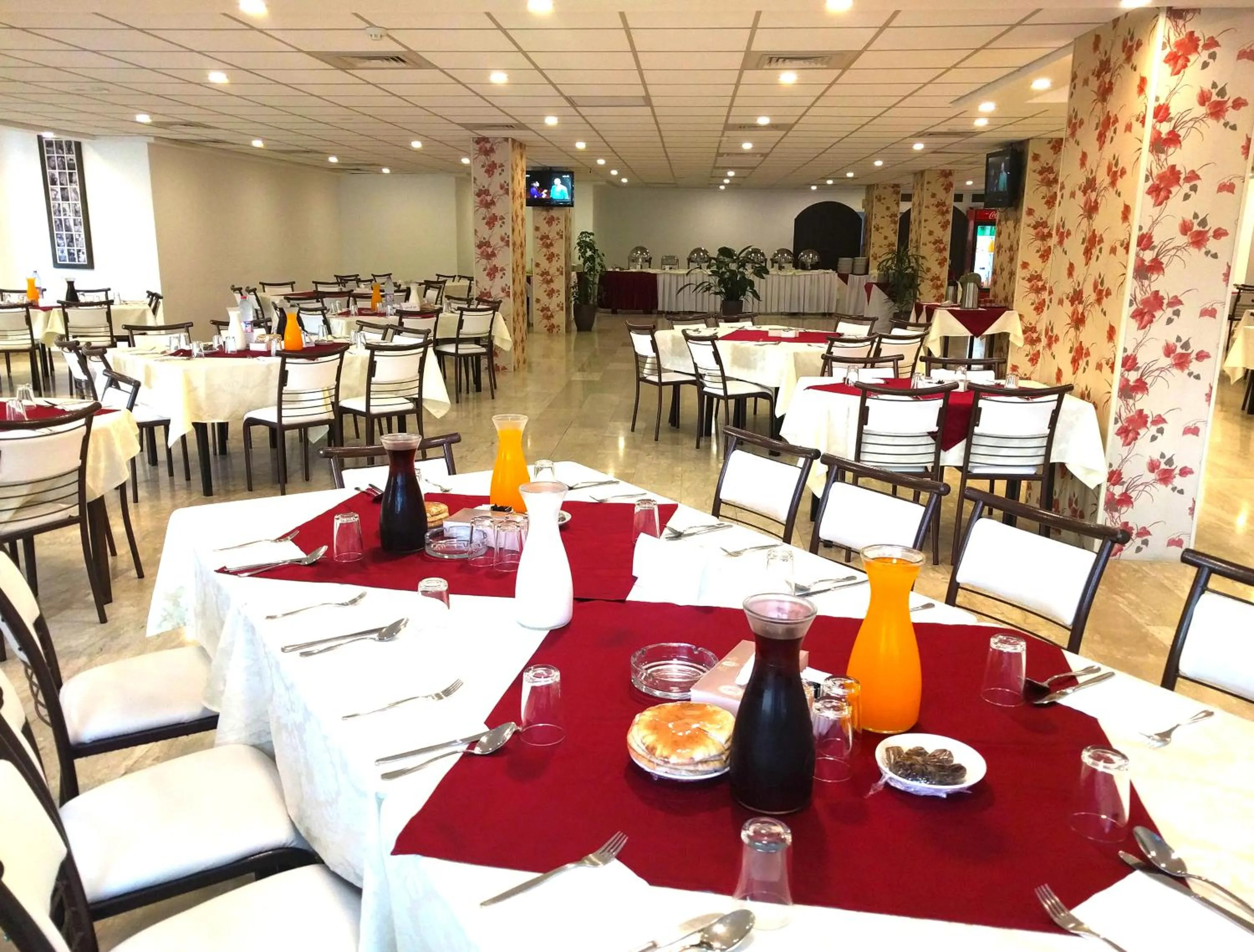 Restaurant/places to eat in City Inn Palace Hotel