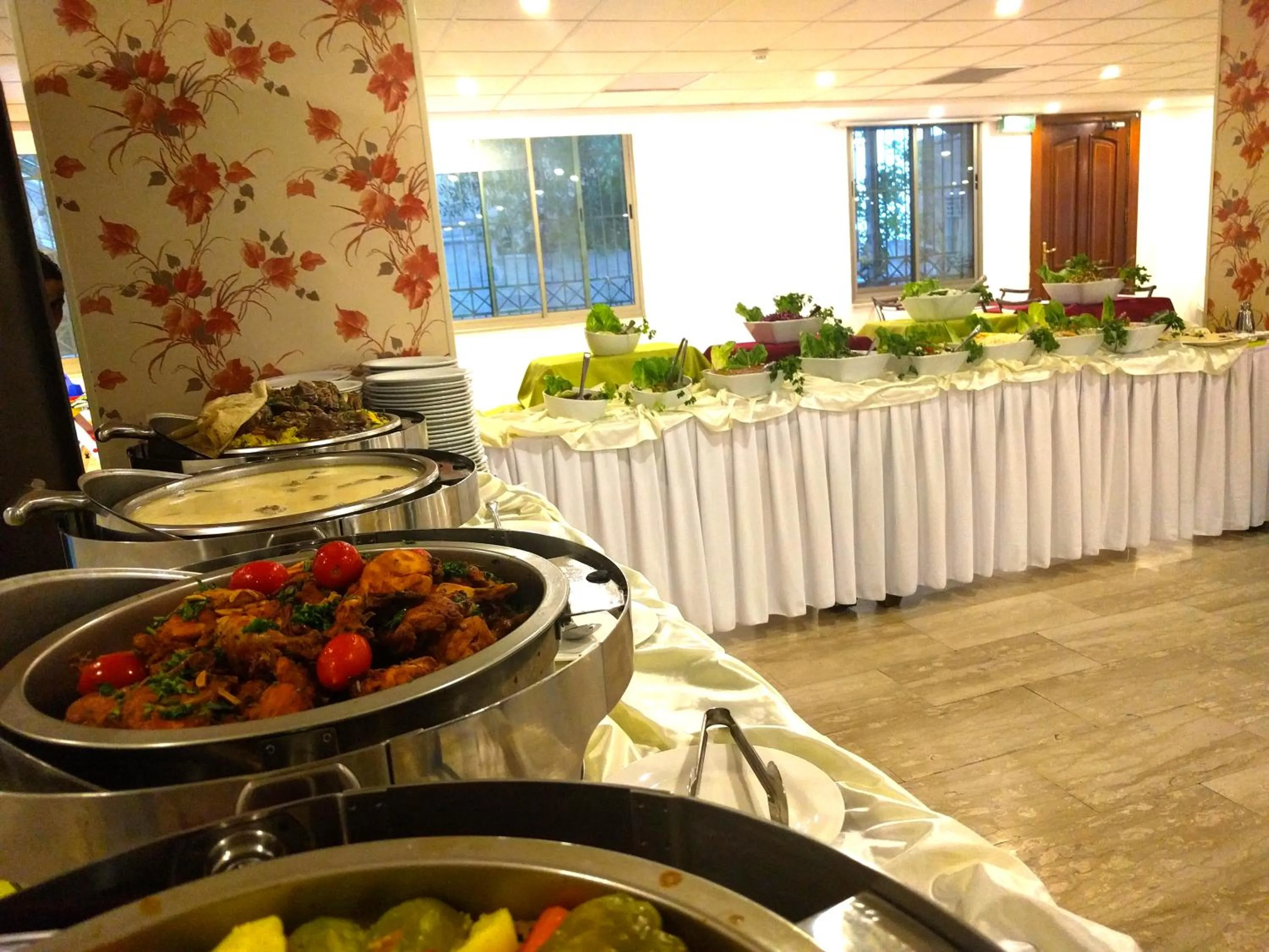 Restaurant/places to eat in City Inn Palace Hotel