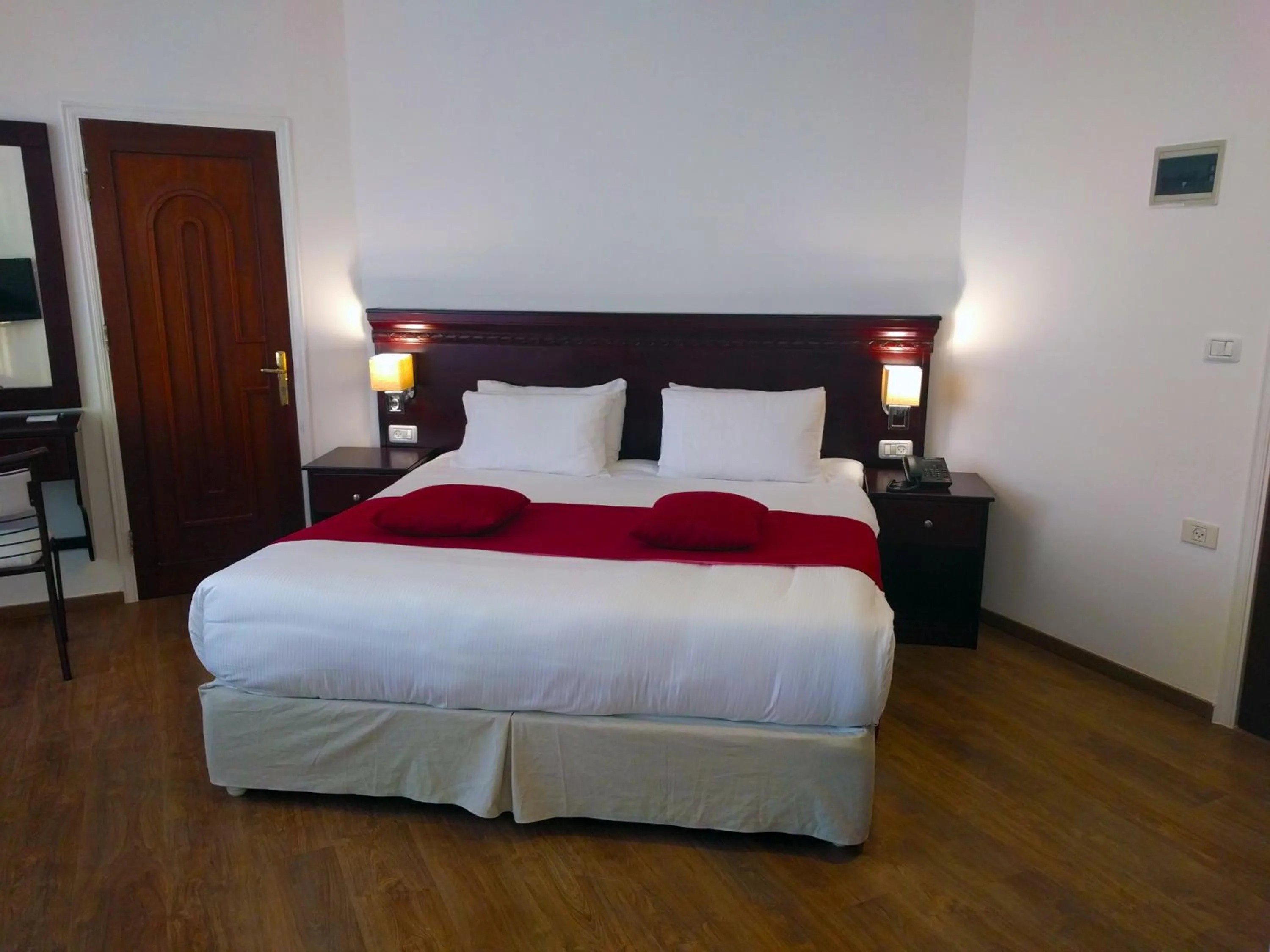 Bathroom, Bed in City Inn Palace Hotel