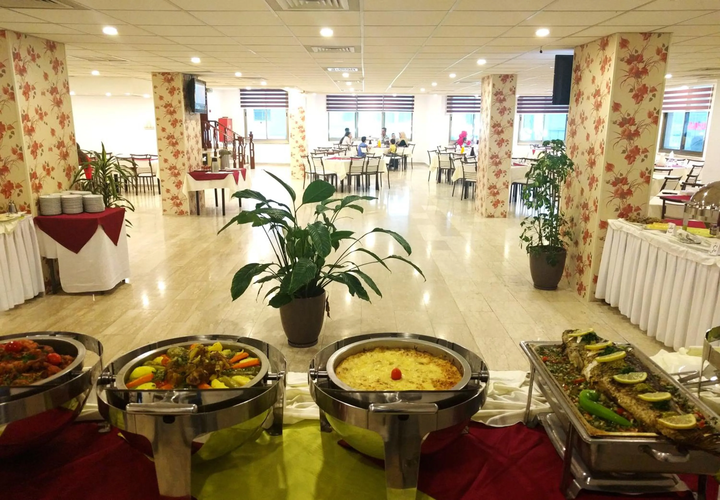 Restaurant/places to eat in City Inn Palace Hotel