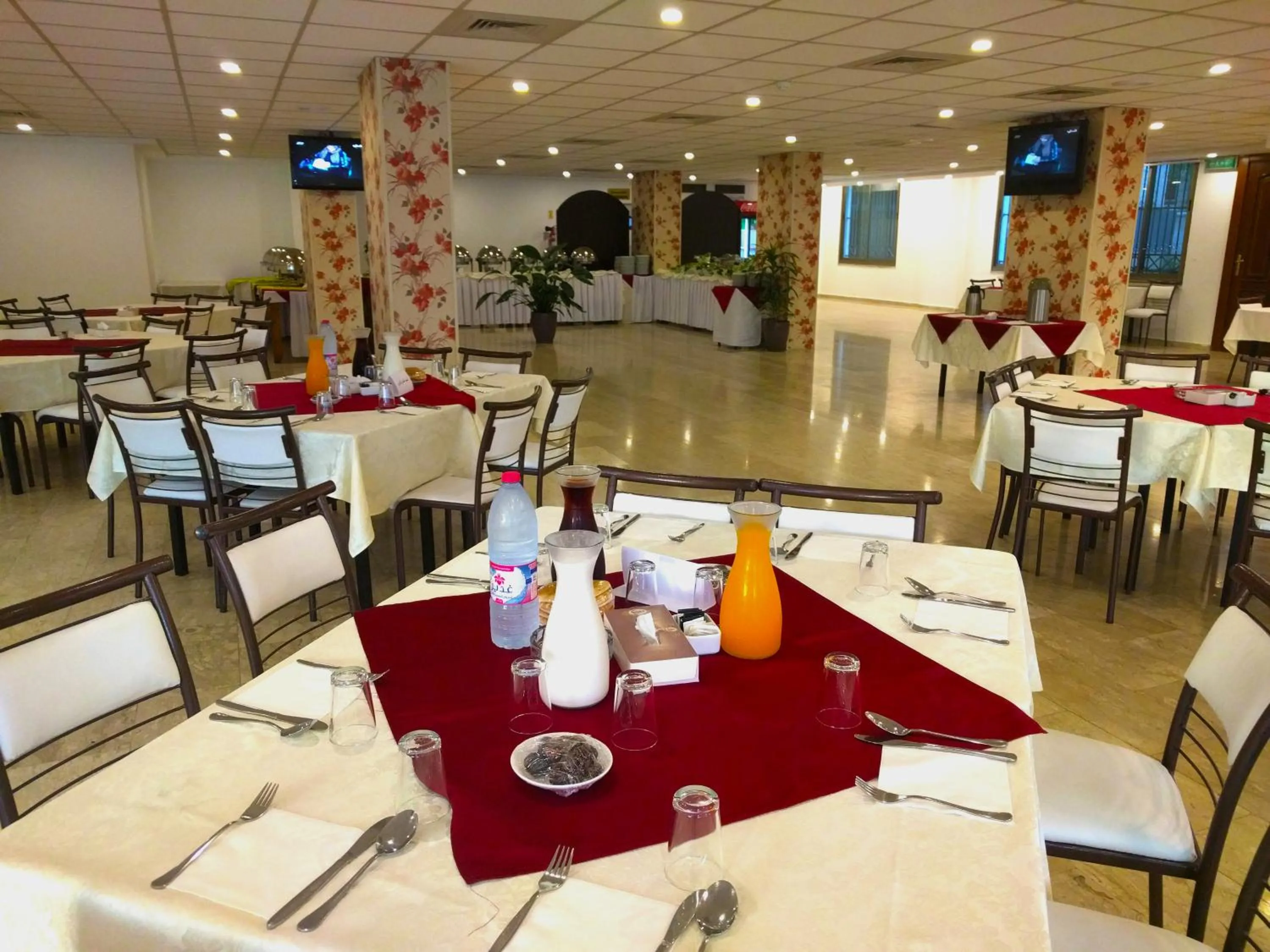 Restaurant/places to eat in City Inn Palace Hotel