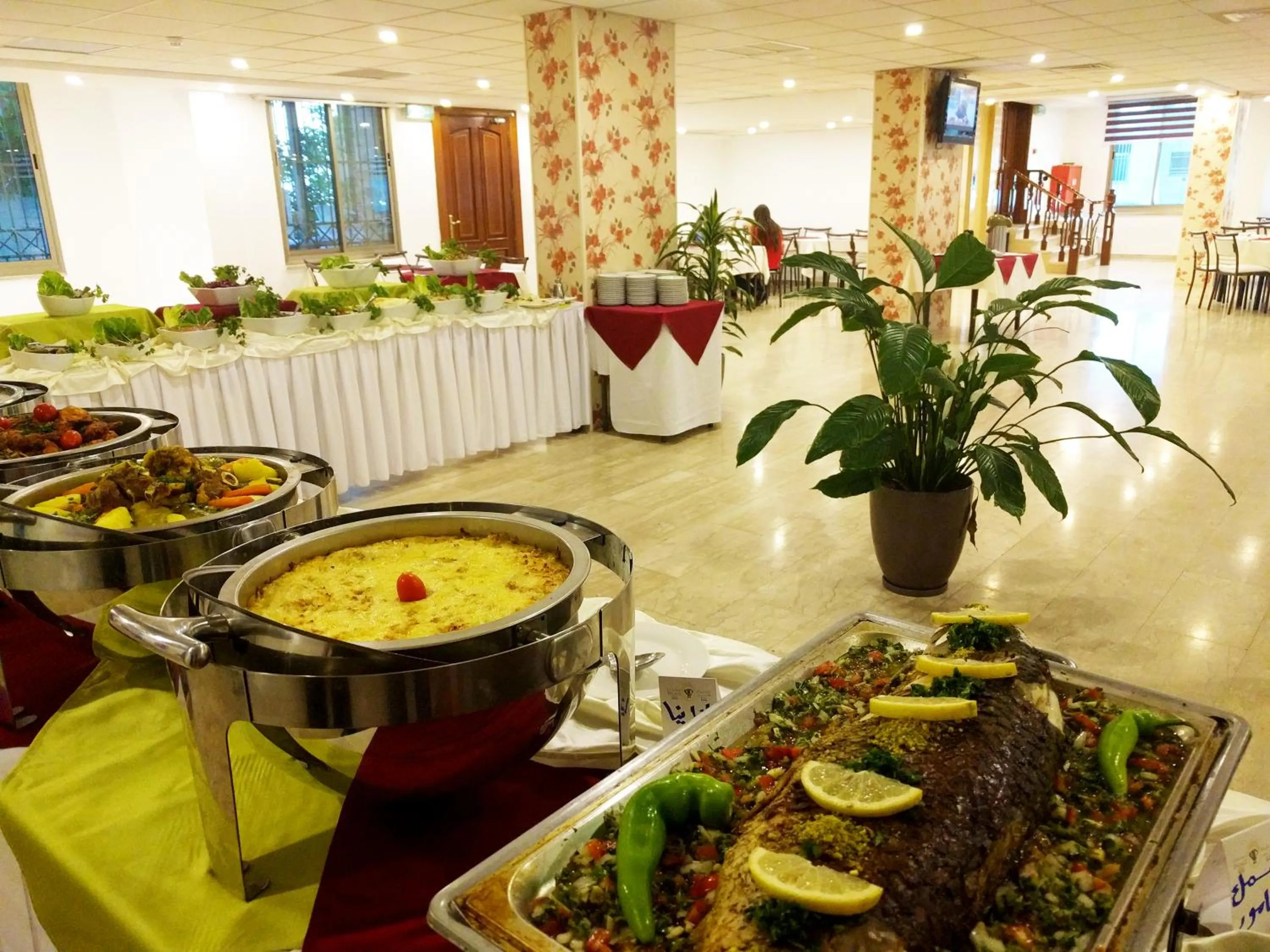 Restaurant/places to eat in City Inn Palace Hotel