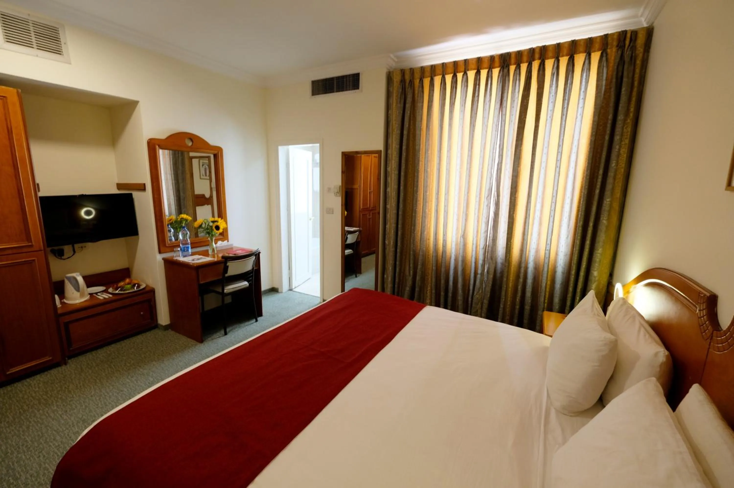 Photo of the whole room, Bed in City Inn Palace Hotel