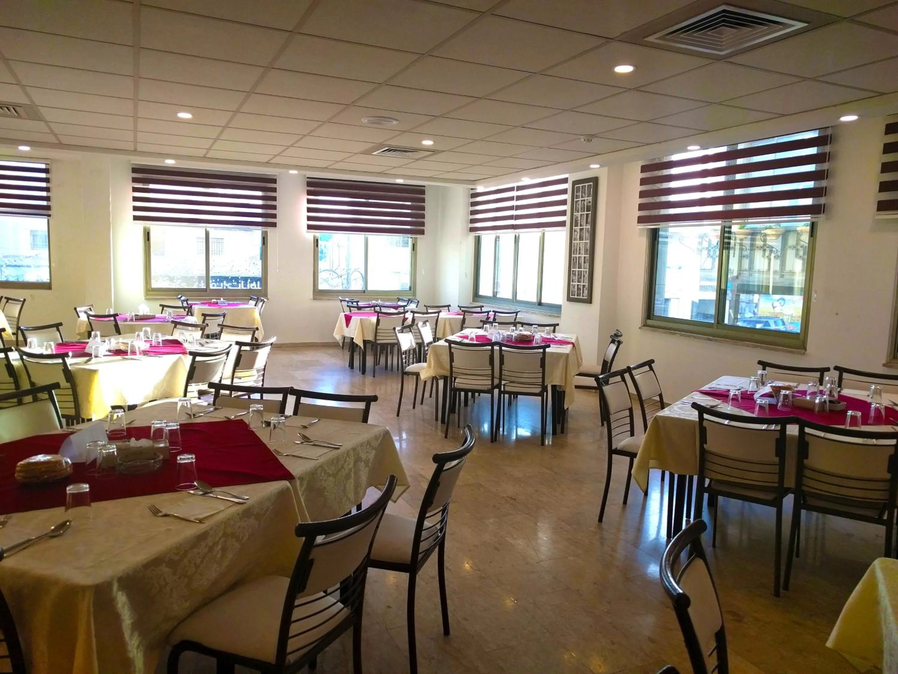 Restaurant/places to eat in City Inn Palace Hotel