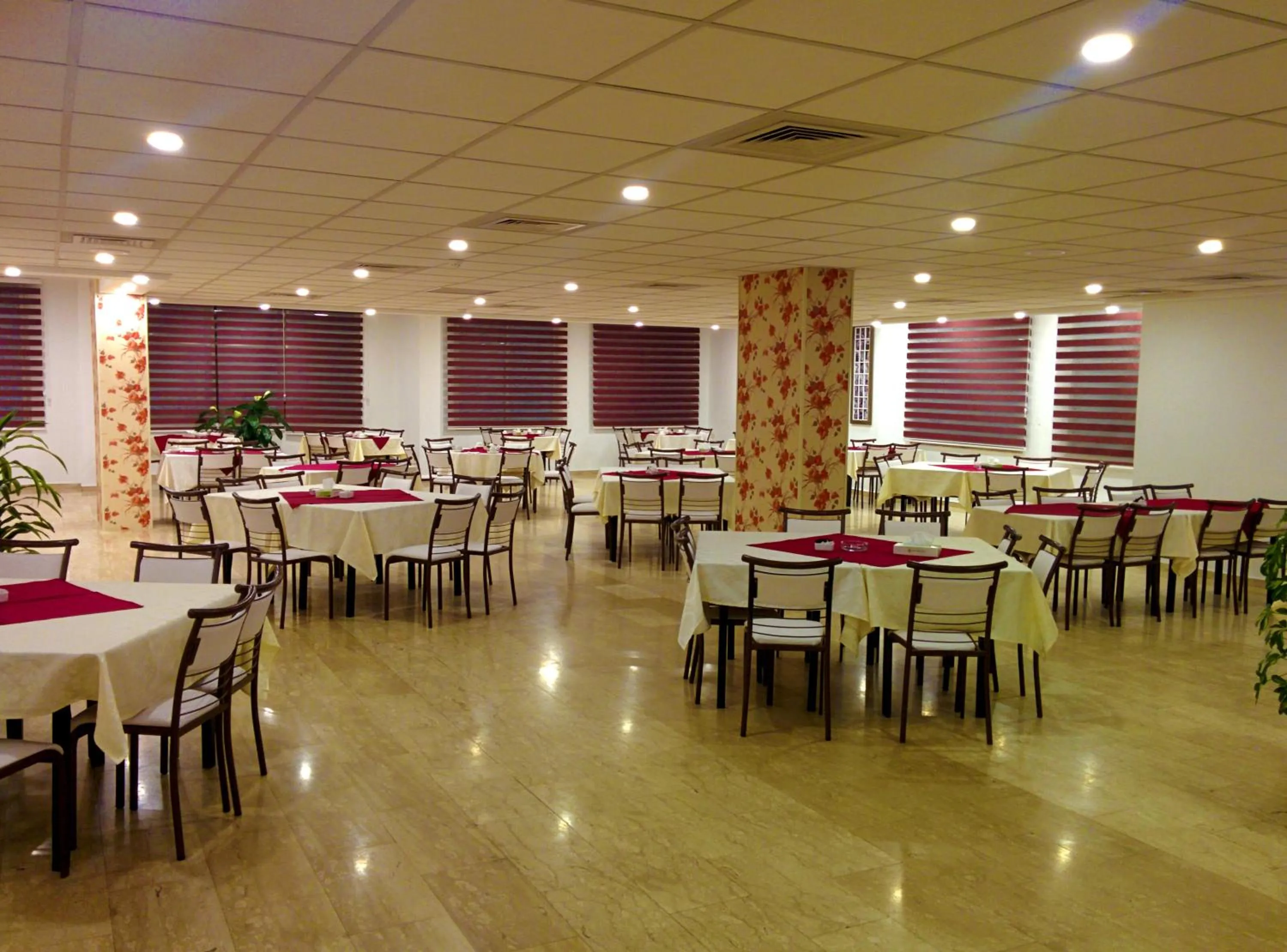 Restaurant/places to eat in City Inn Palace Hotel