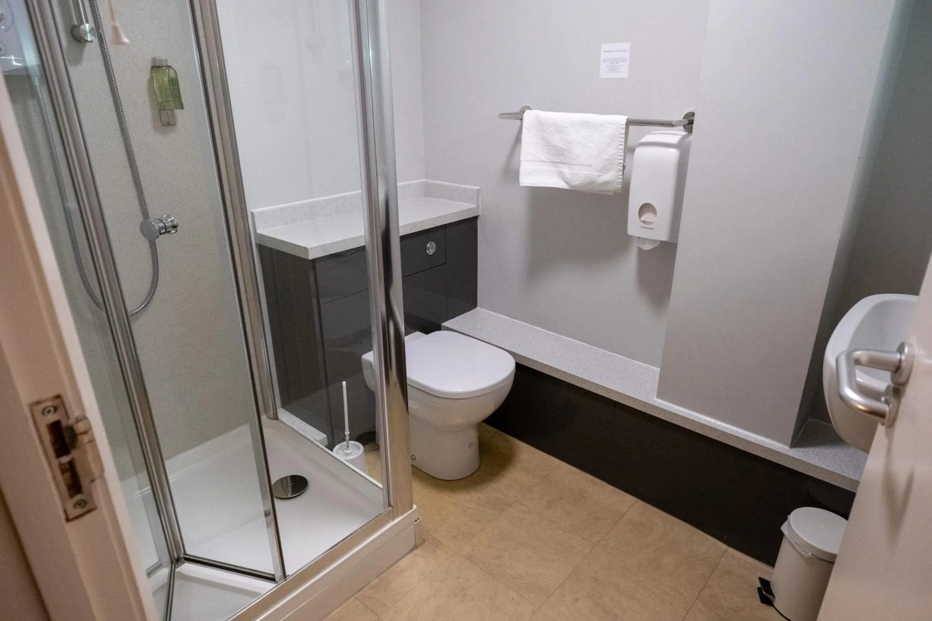 Bathroom in Riverside Hotel