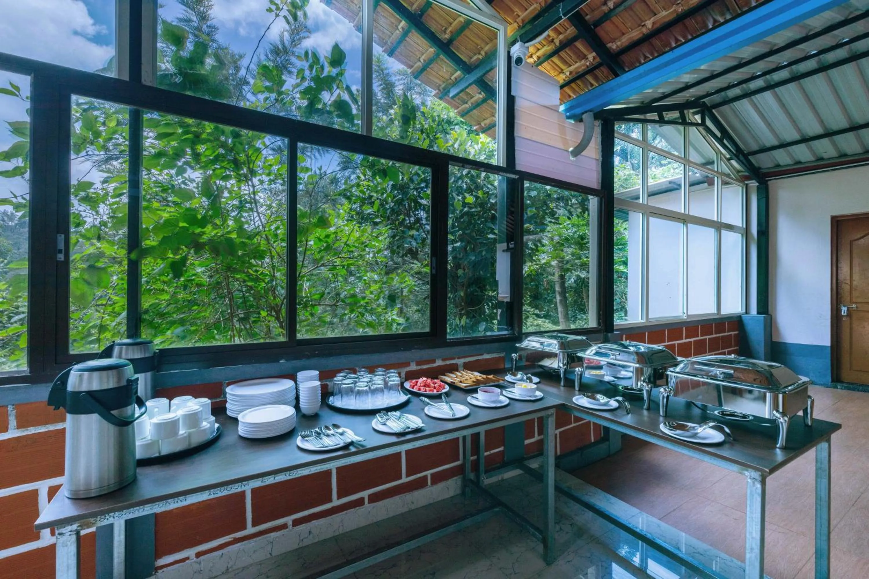 Restaurant/places to eat in Treebo River View