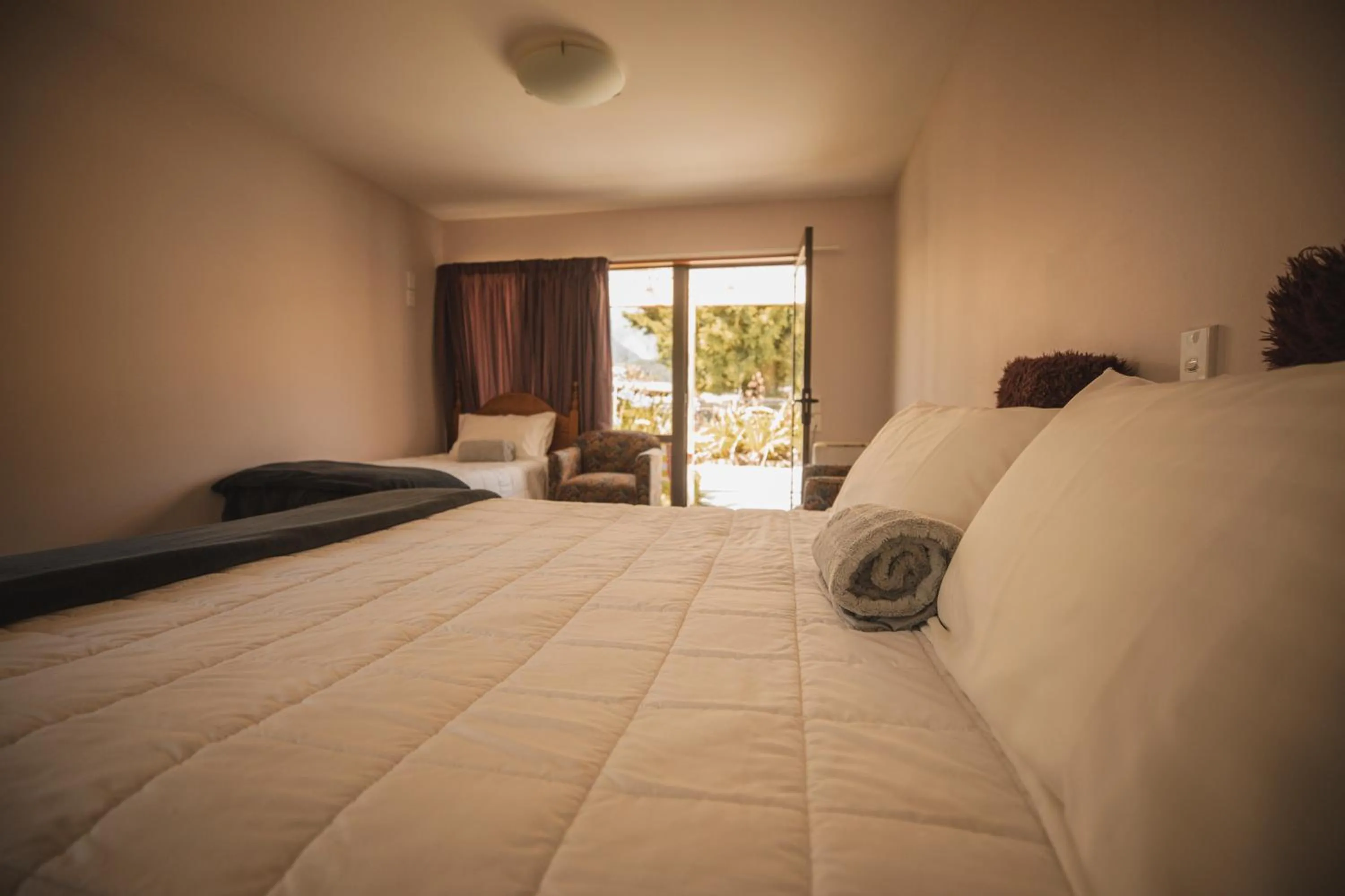 Bed in Ropatinis Bed & Breakfast