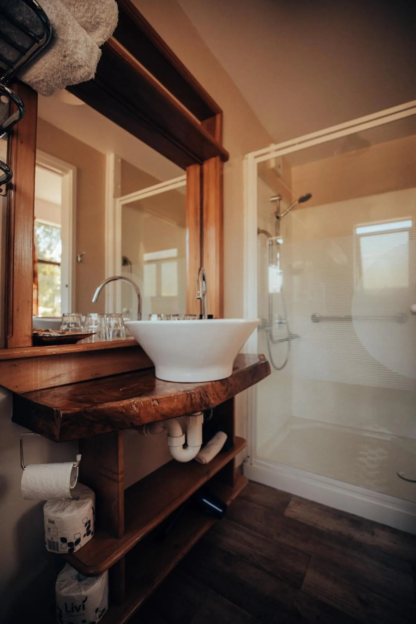Shower in Ropatinis Bed & Breakfast