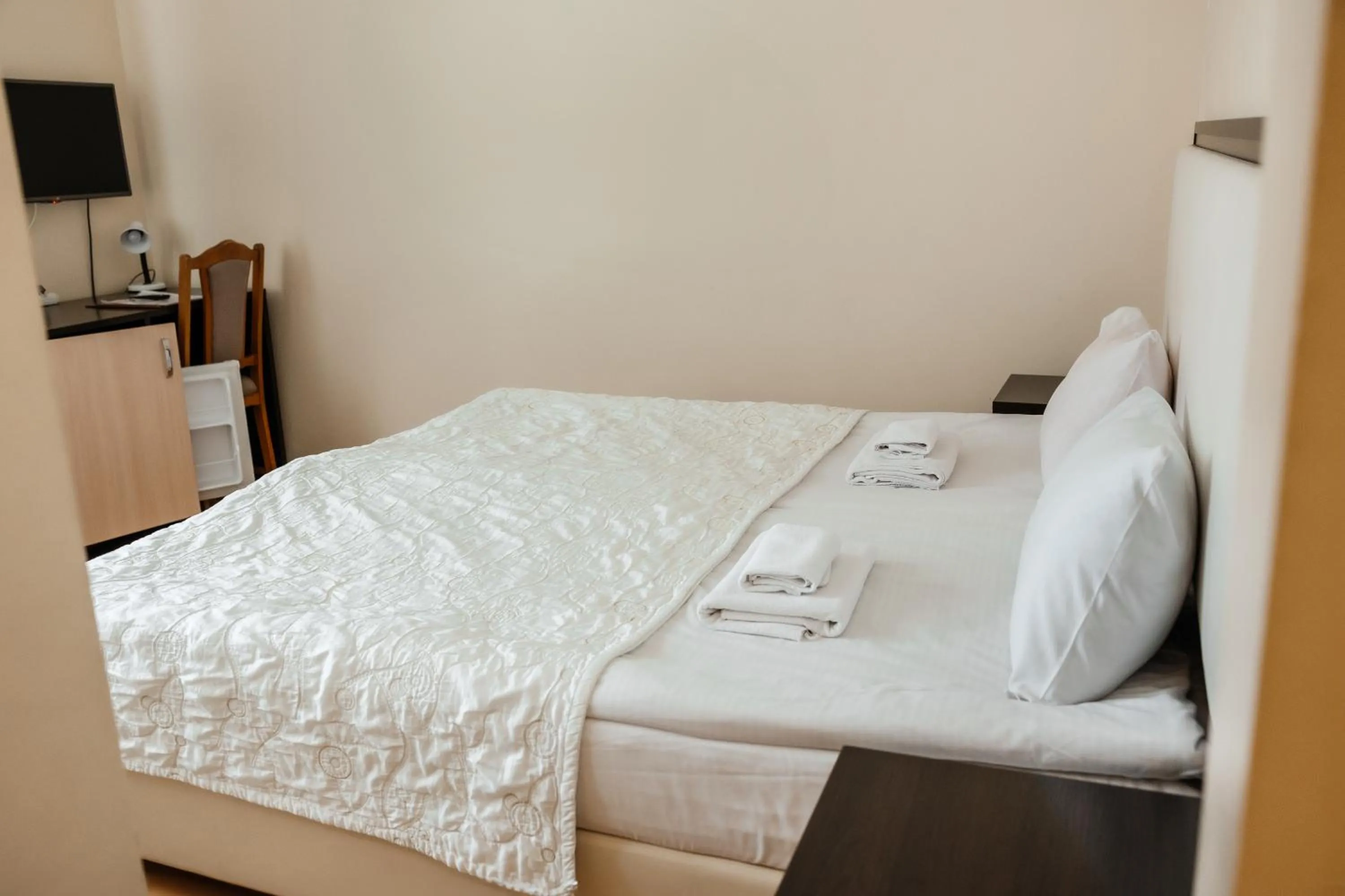Bed in Pysanka Hotel