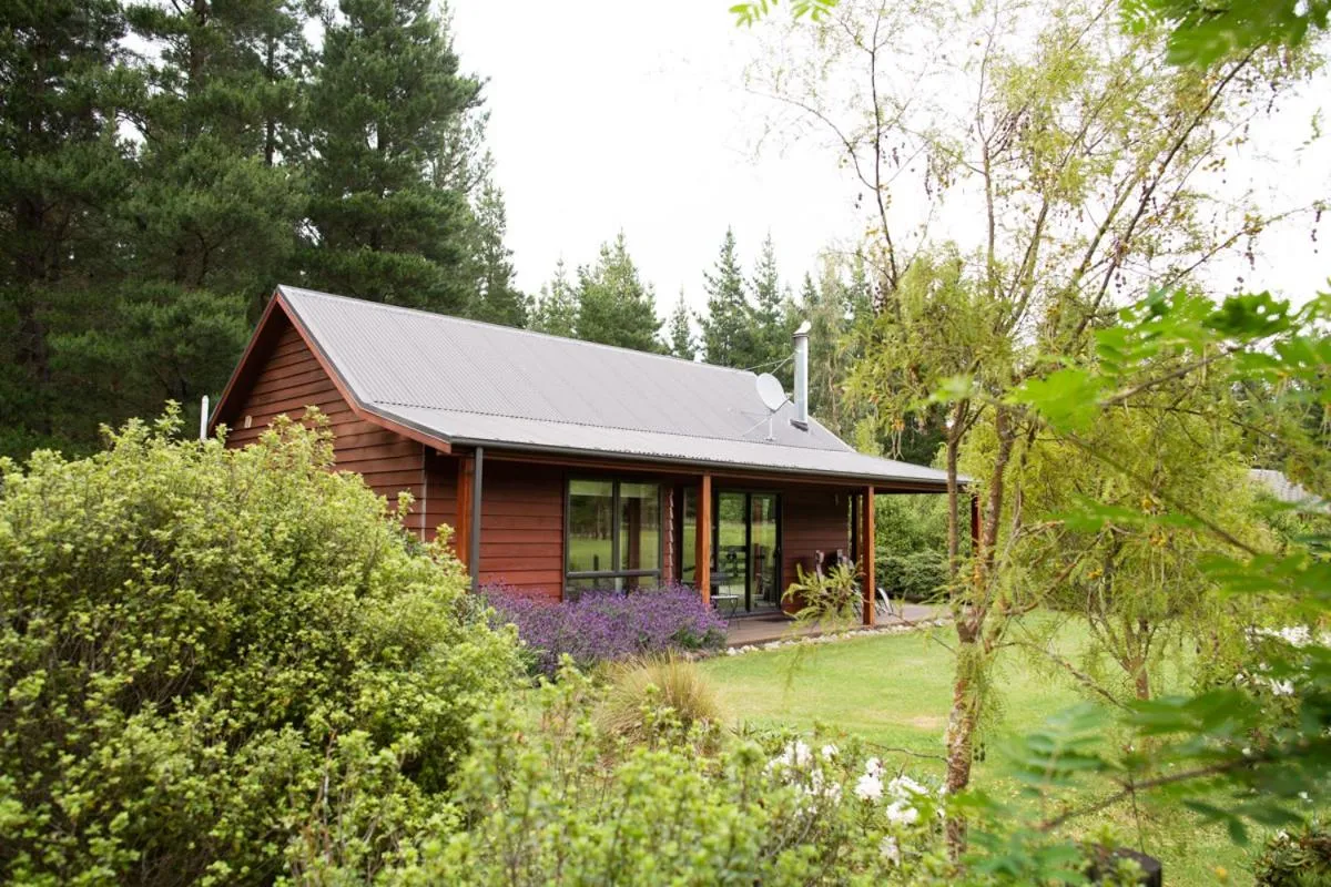 Property building in Woodbank Park Cottages