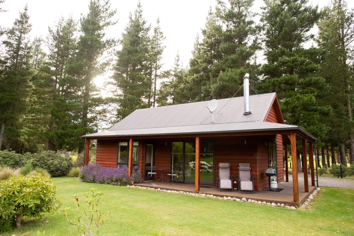 Property building in Woodbank Park Cottages