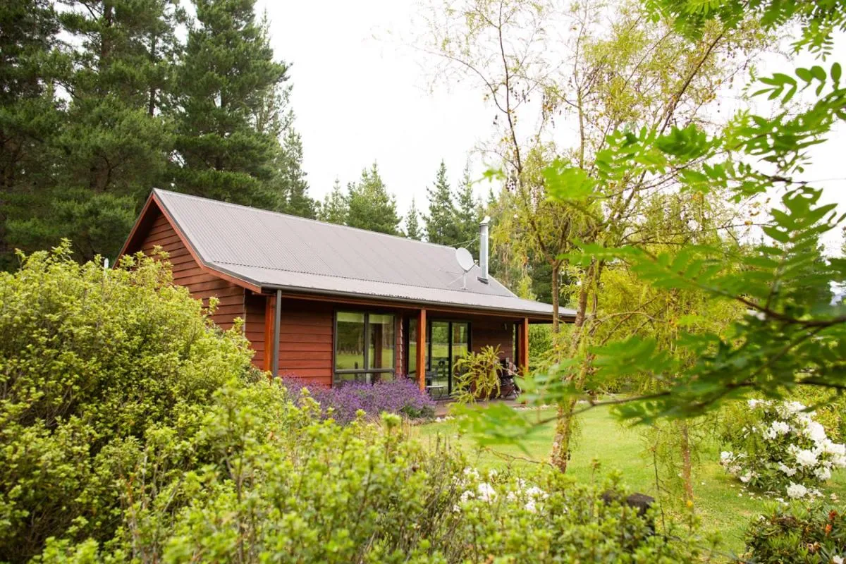 Property building in Woodbank Park Cottages