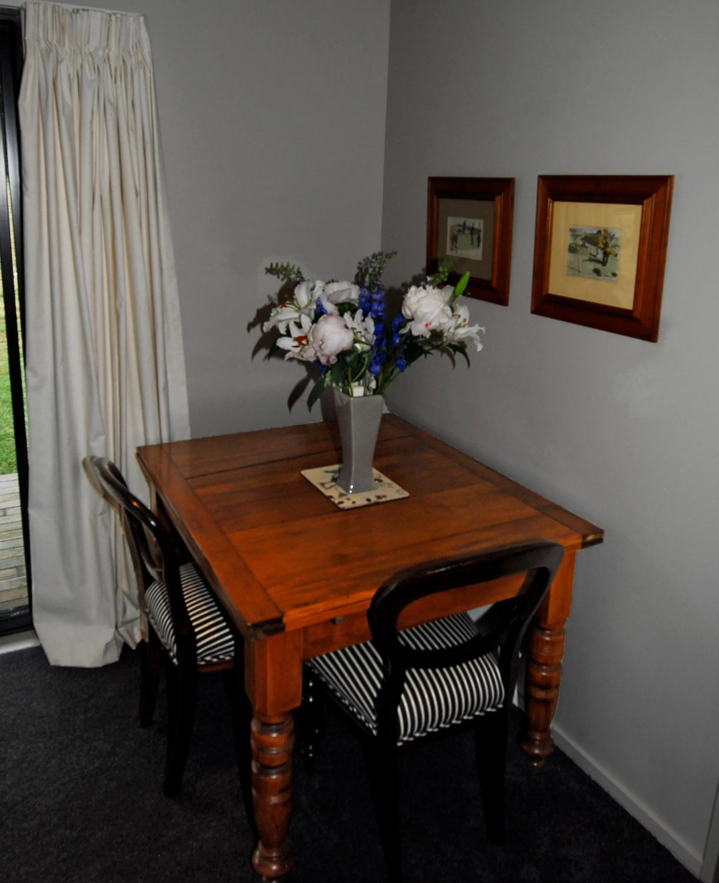 Dining area in Woodbank Park Cottages
