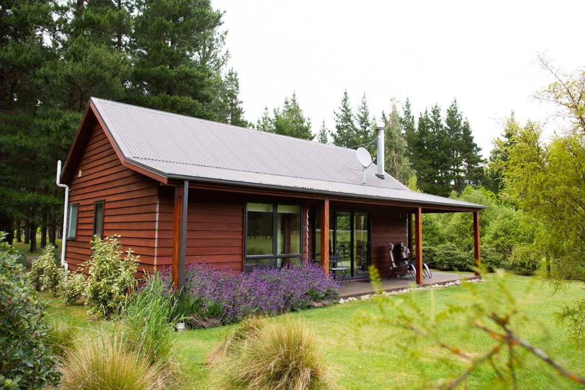 Property building in Woodbank Park Cottages