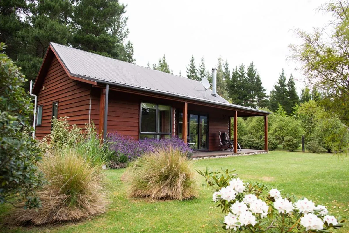 Property building in Woodbank Park Cottages