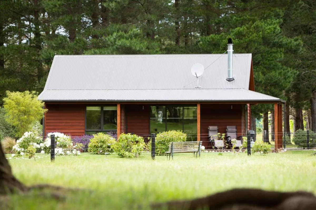 Property building in Woodbank Park Cottages