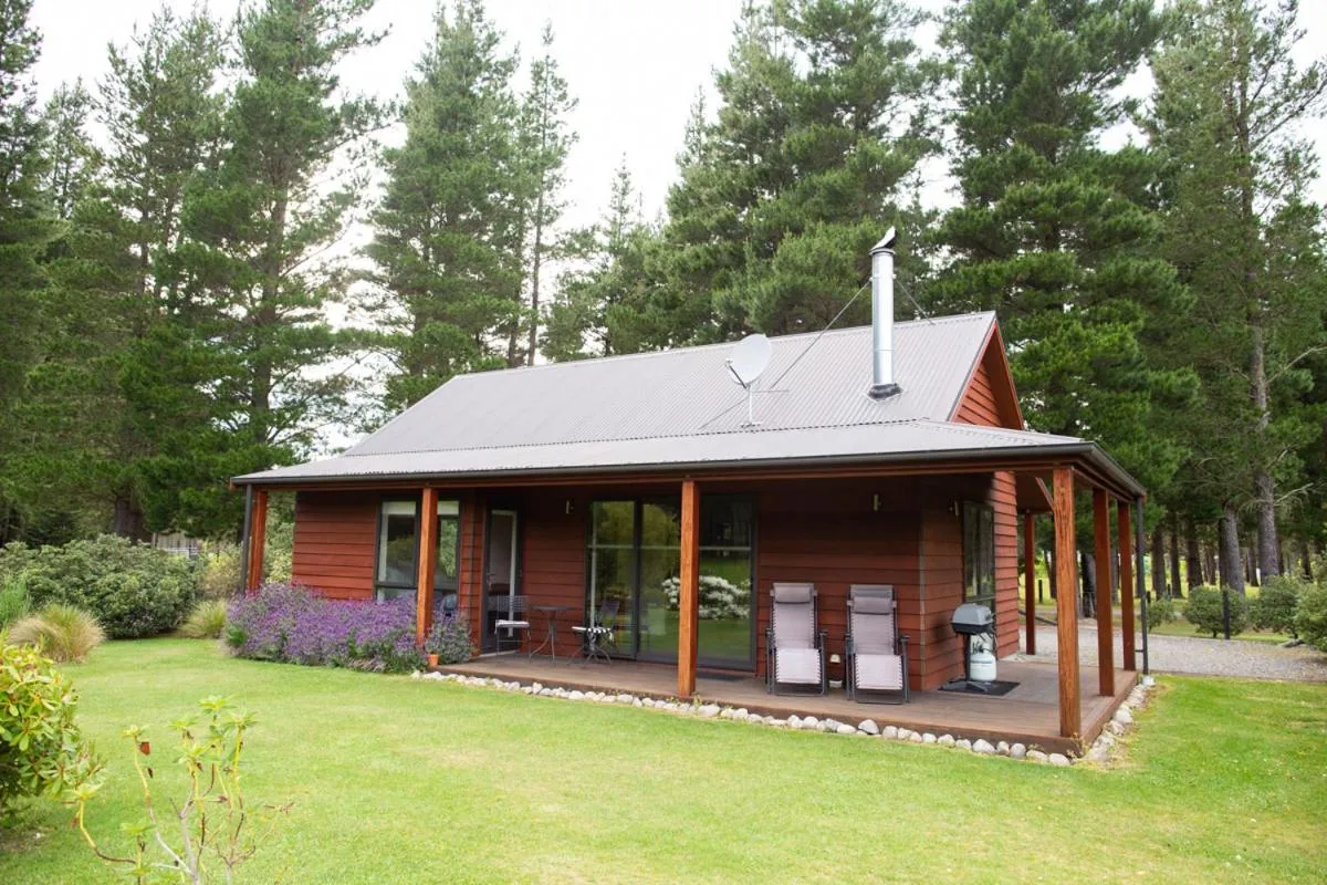 Property building in Woodbank Park Cottages