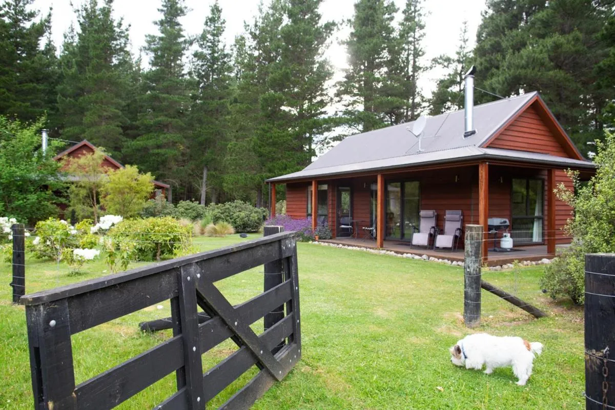 Property building in Woodbank Park Cottages
