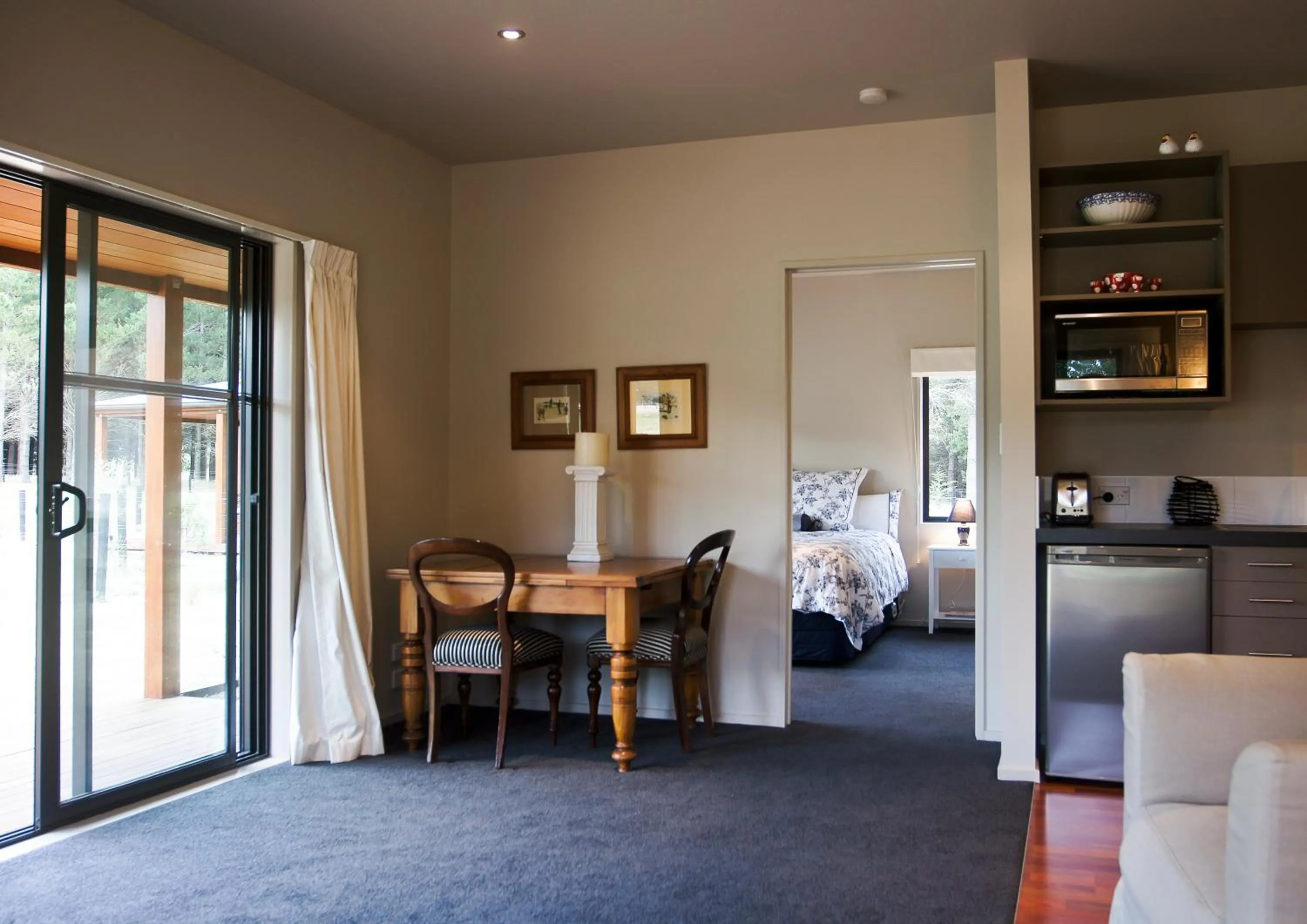 Living room, Bed in Woodbank Park Cottages