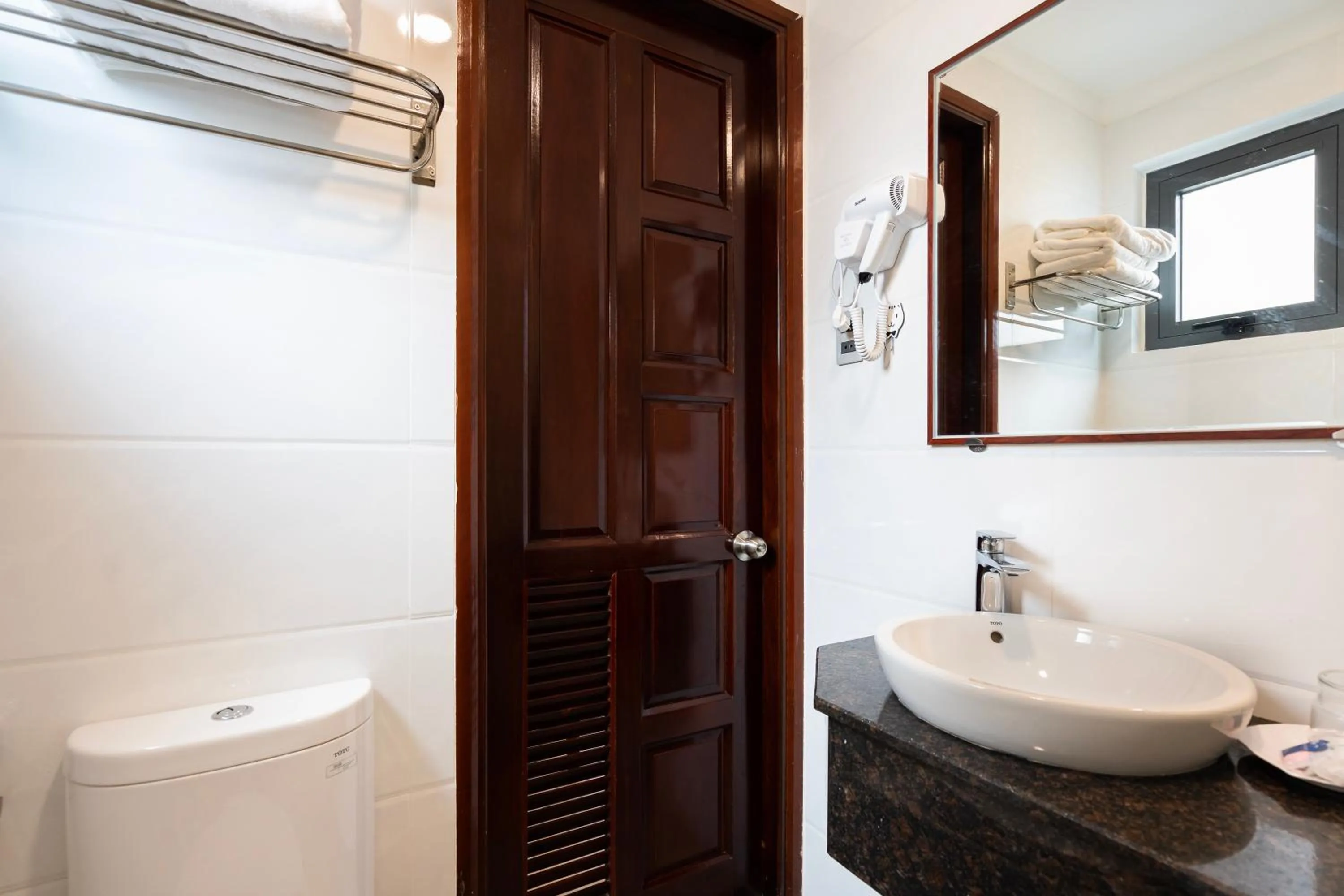 Shower in Hoang Luxury Hotel Dist 1 Ho Chi Minh