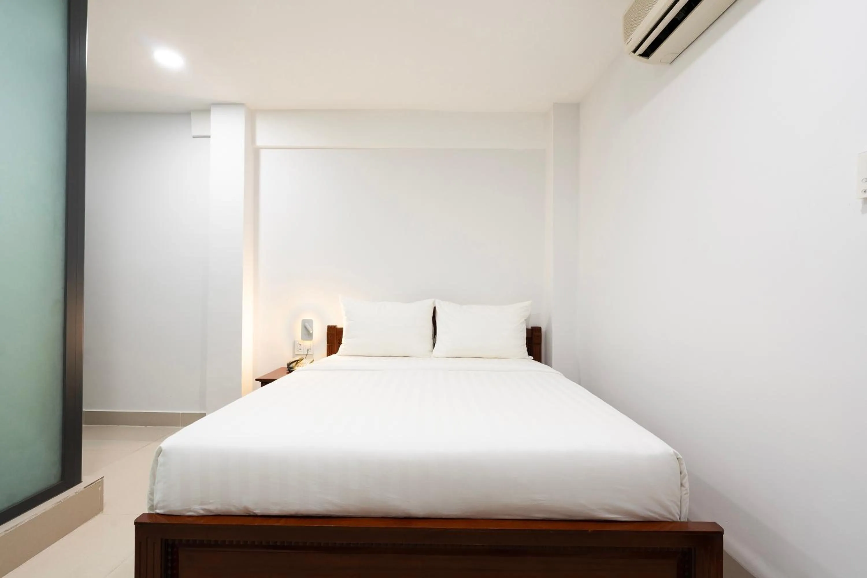 Bed in Hoang Luxury Hotel Dist 1 Ho Chi Minh