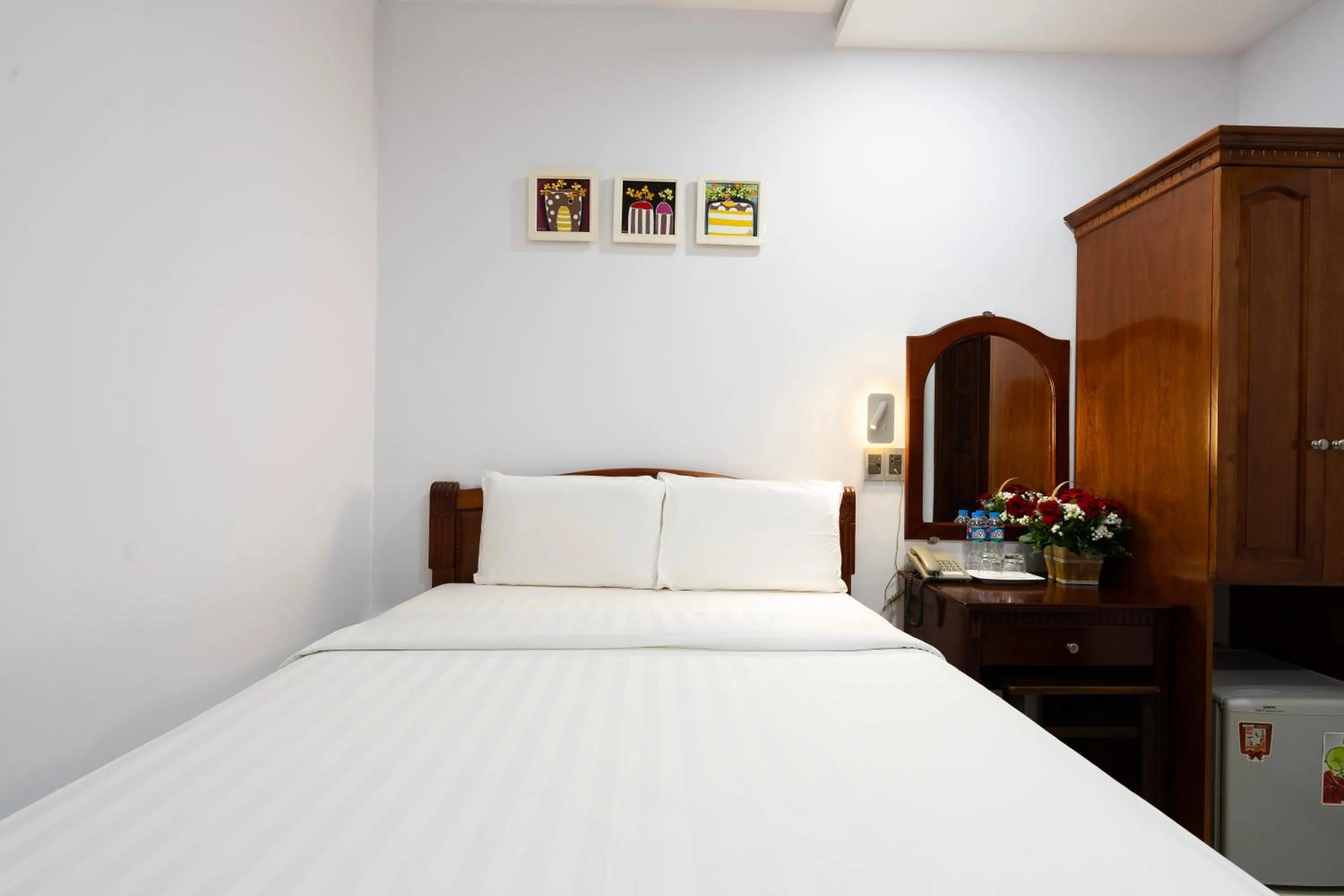 Photo of the whole room, Bed in Hoang Luxury Hotel Dist 1 Ho Chi Minh