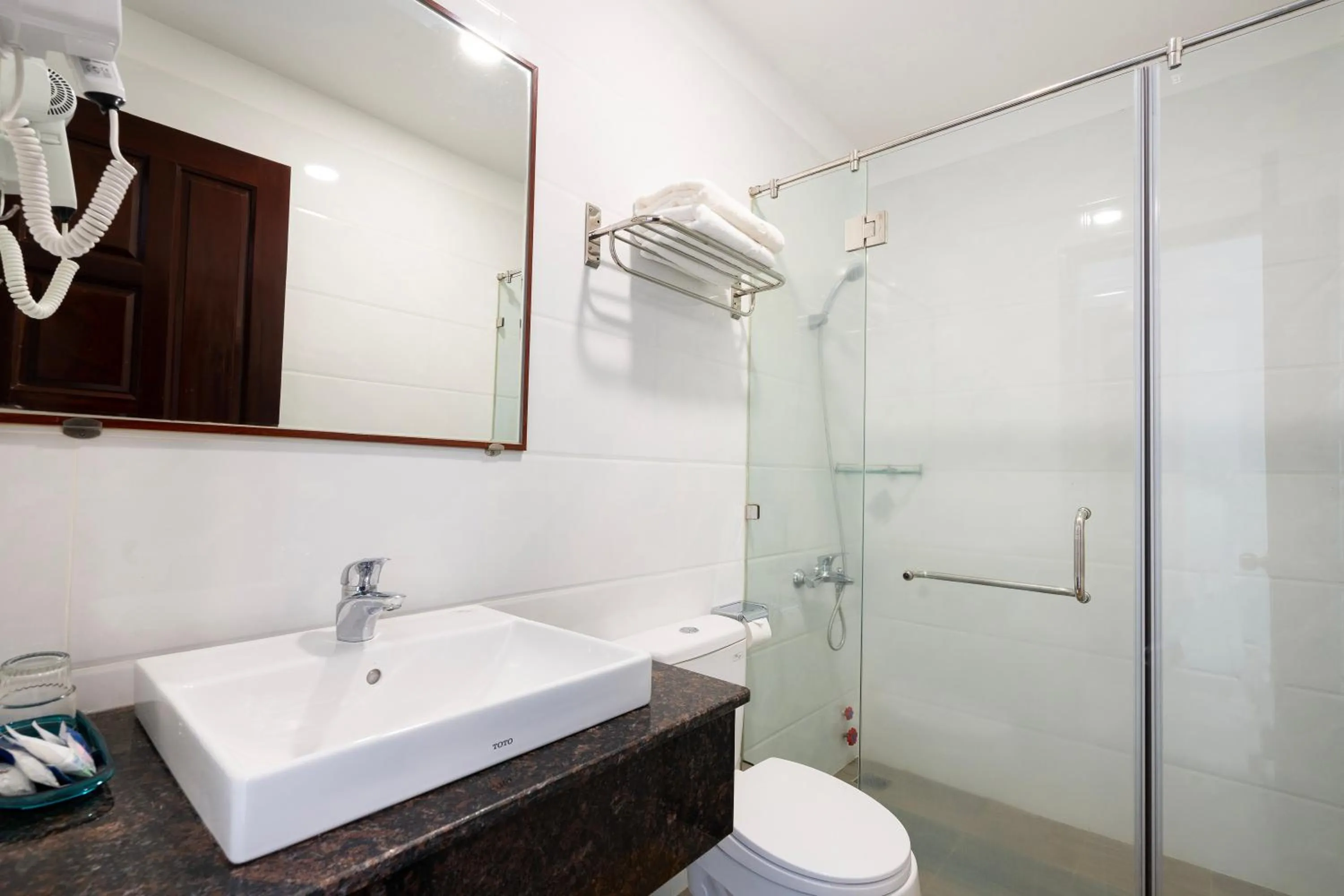 Toilet in Hoang Luxury Hotel Dist 1 Ho Chi Minh