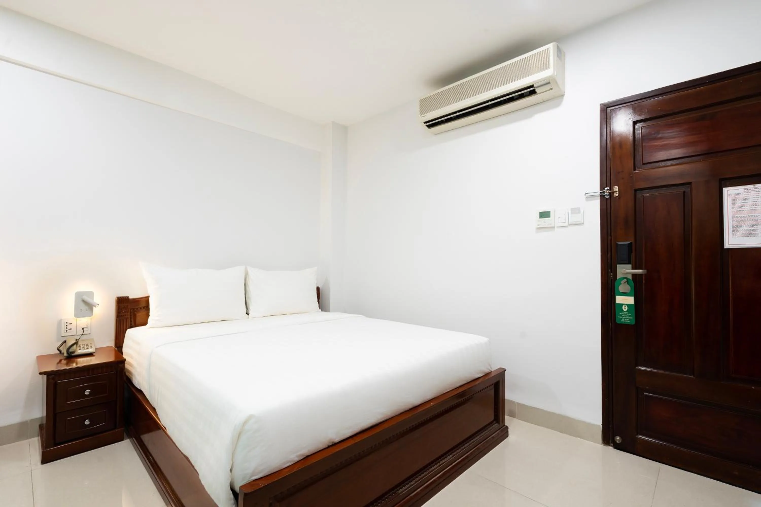 Bed in Hoang Luxury Hotel Dist 1 Ho Chi Minh