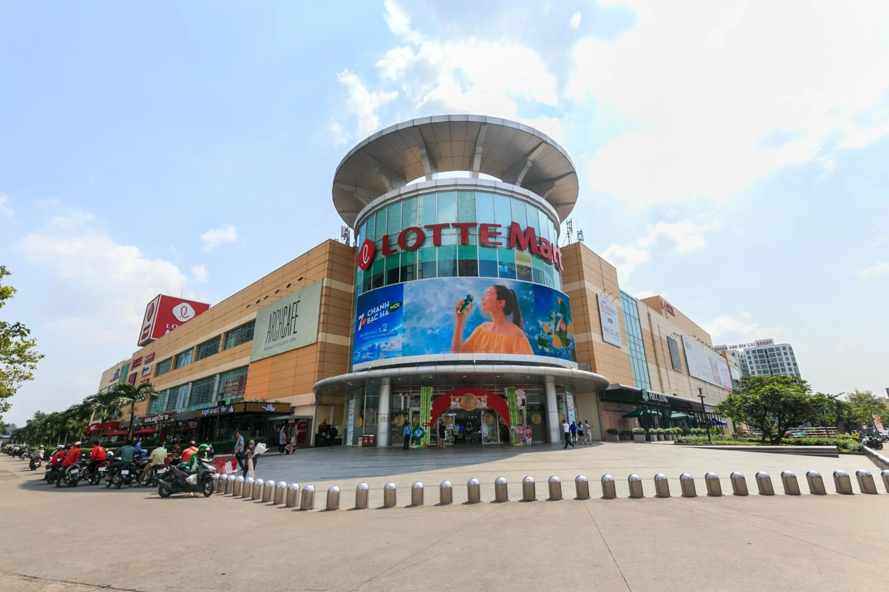 Evening entertainment in Hoang Luxury Hotel Dist 1 Ho Chi Minh