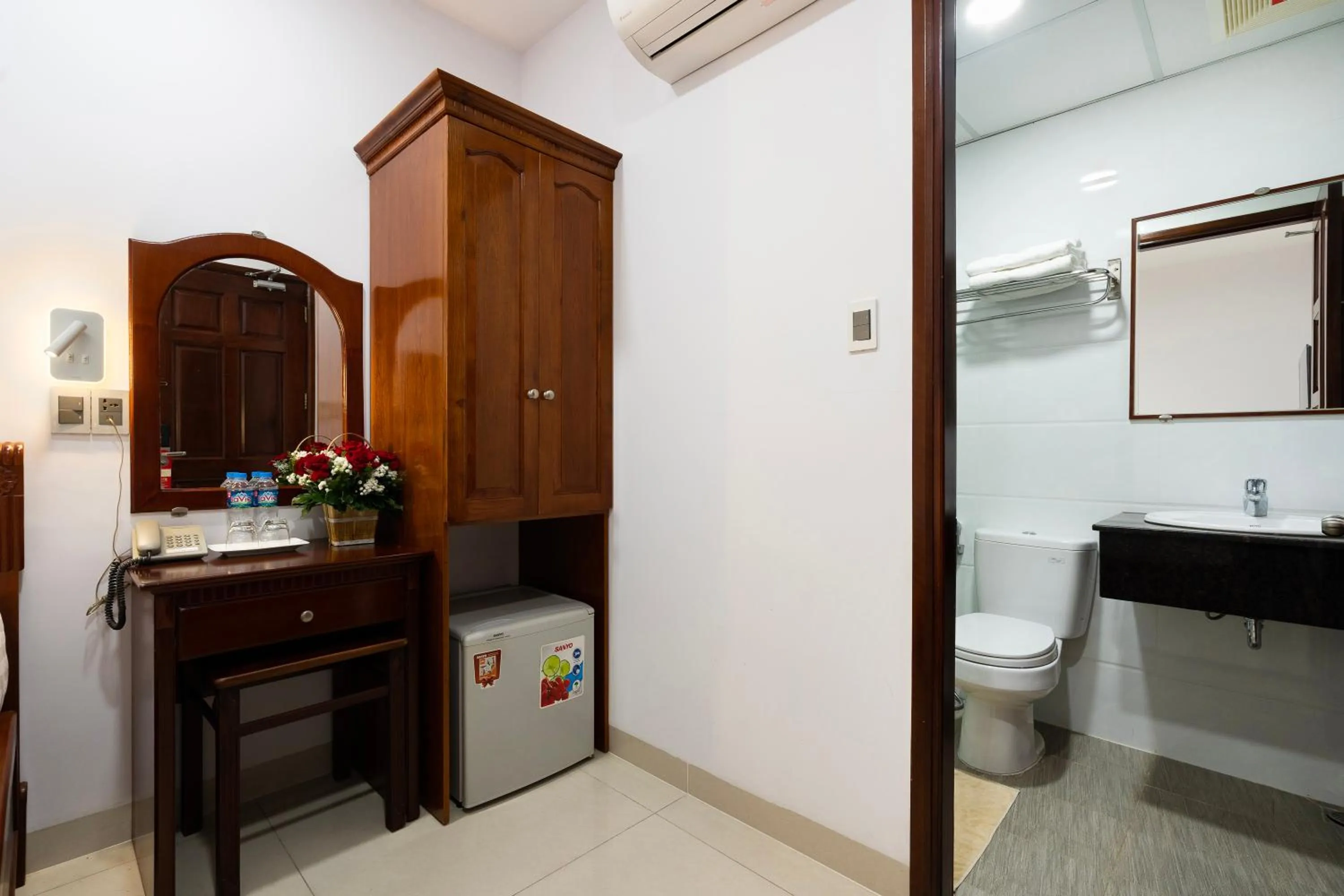 Toilet in Hoang Luxury Hotel Dist 1 Ho Chi Minh