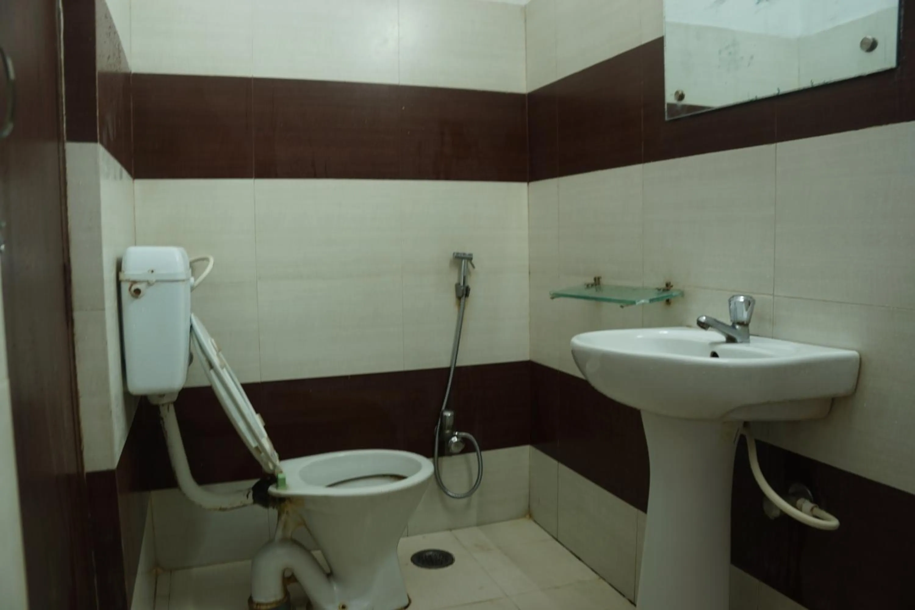 Toilet in Subhash Hotel