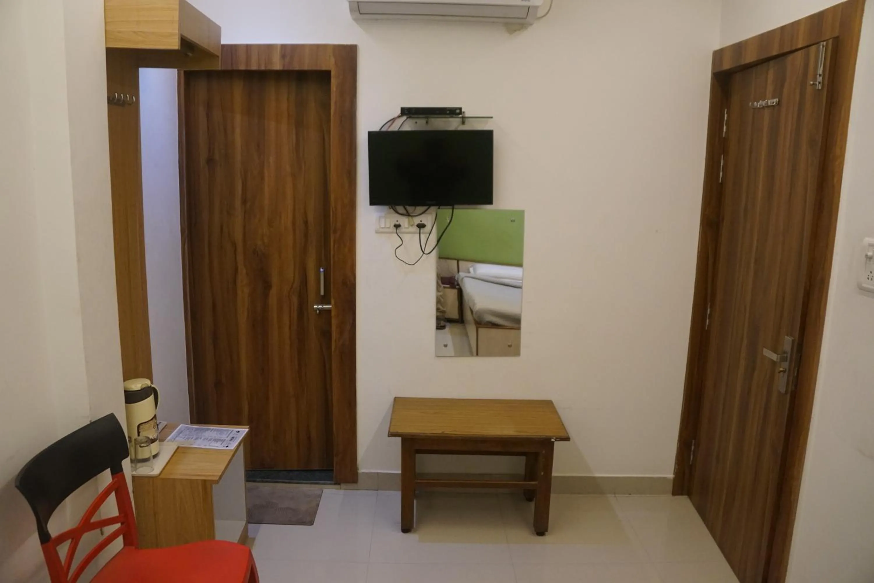 TV and multimedia in Subhash Hotel