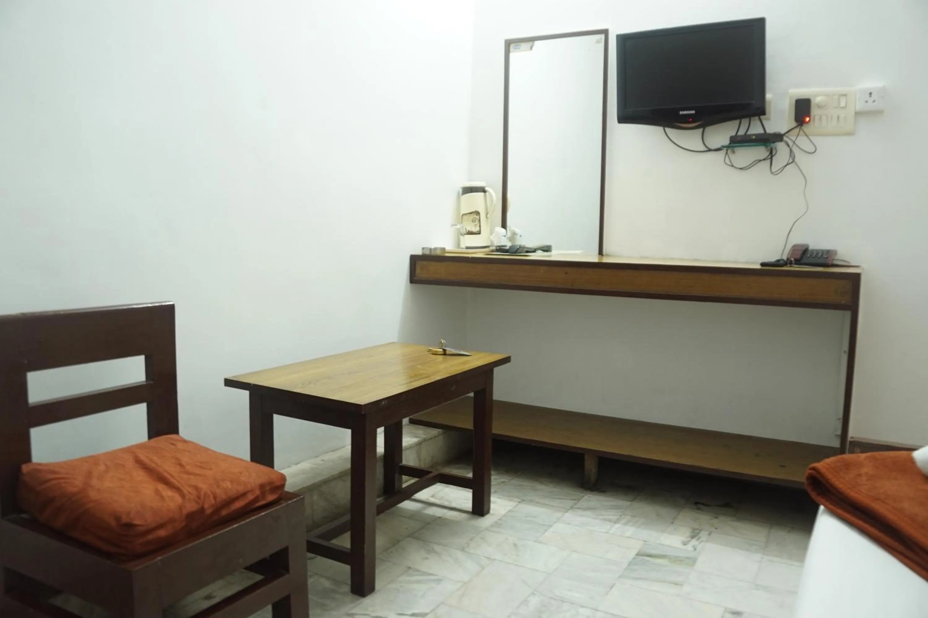 TV and multimedia in Subhash Hotel