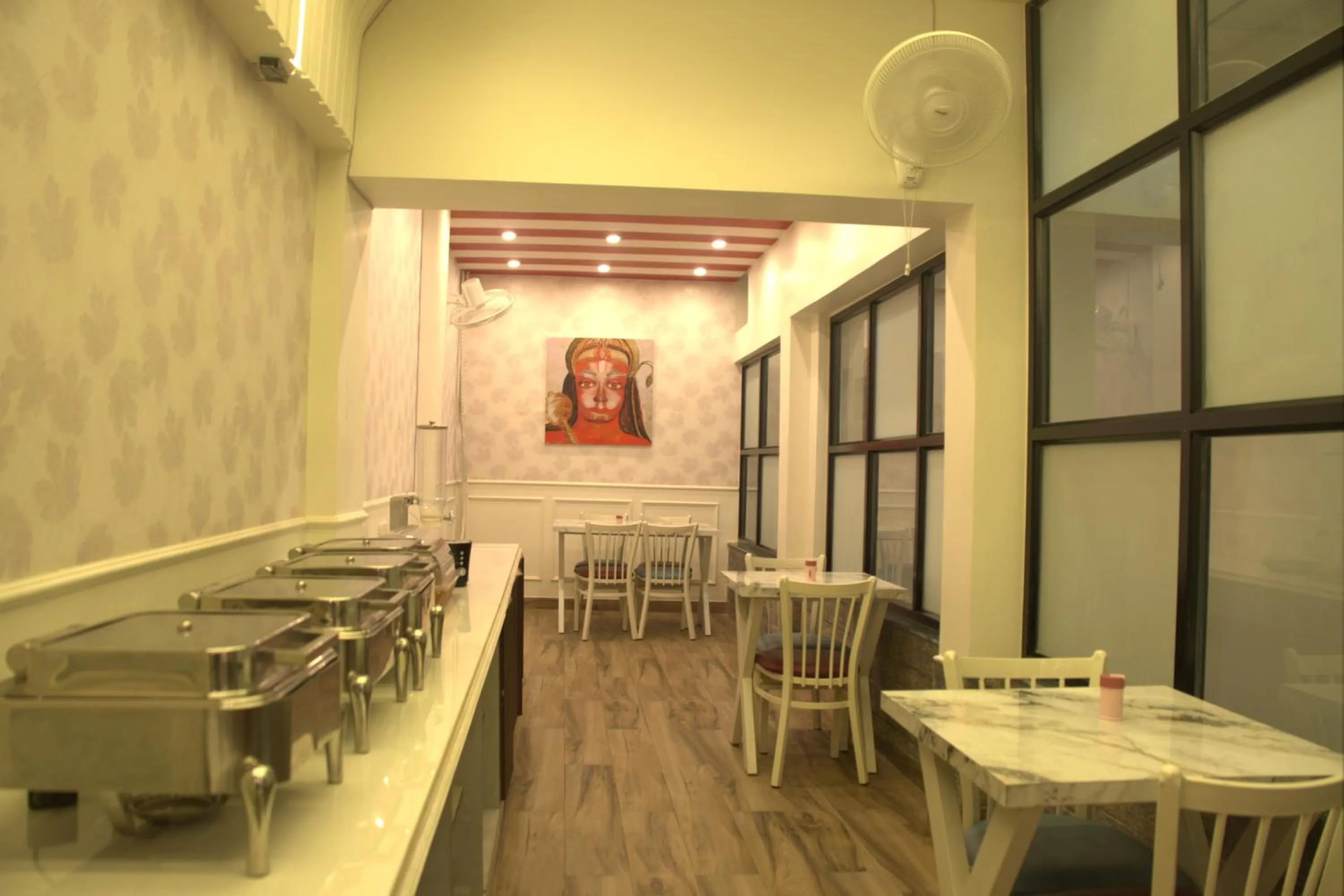 Restaurant/places to eat in Subhash Hotel