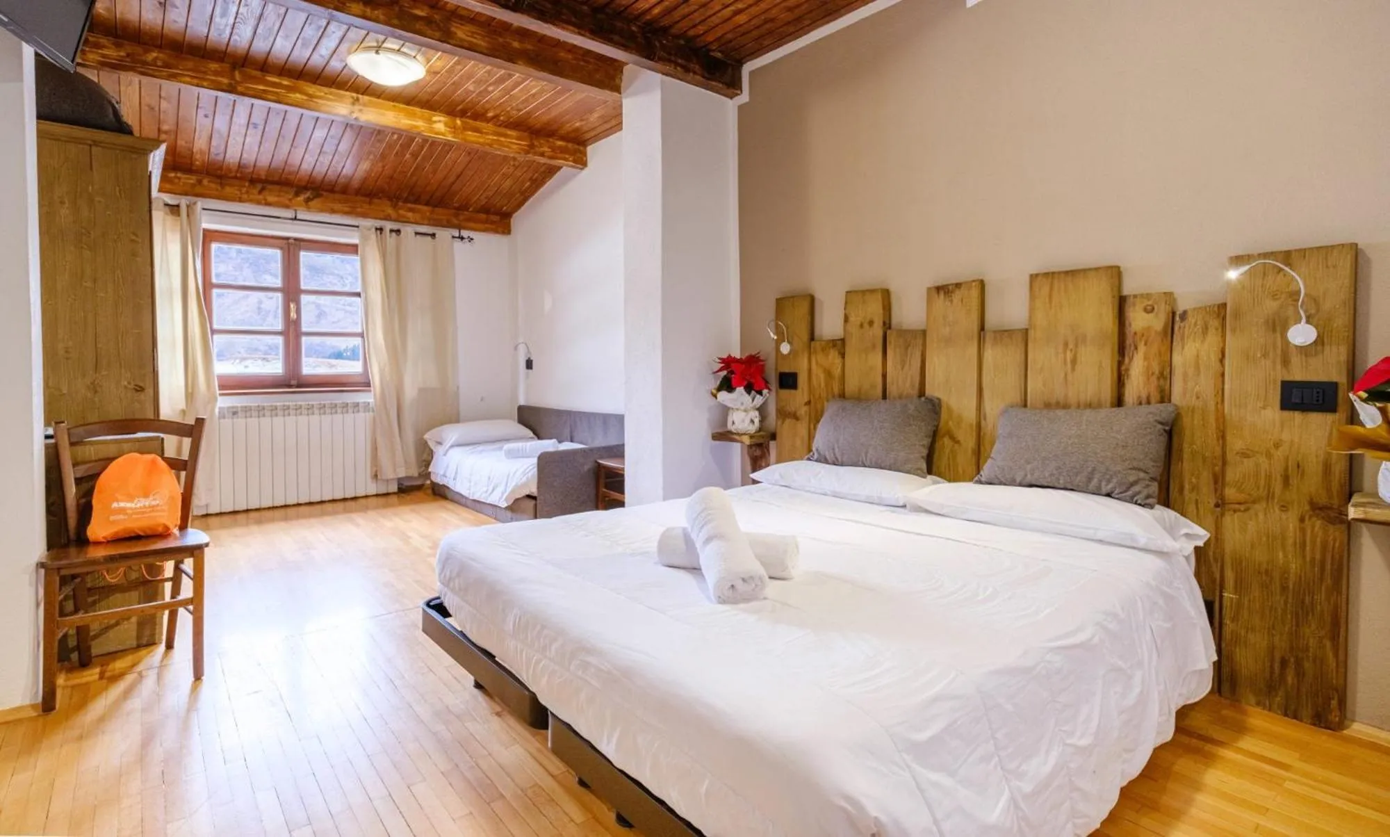 Bed in Chalet Le Alpi - Azzurro Club